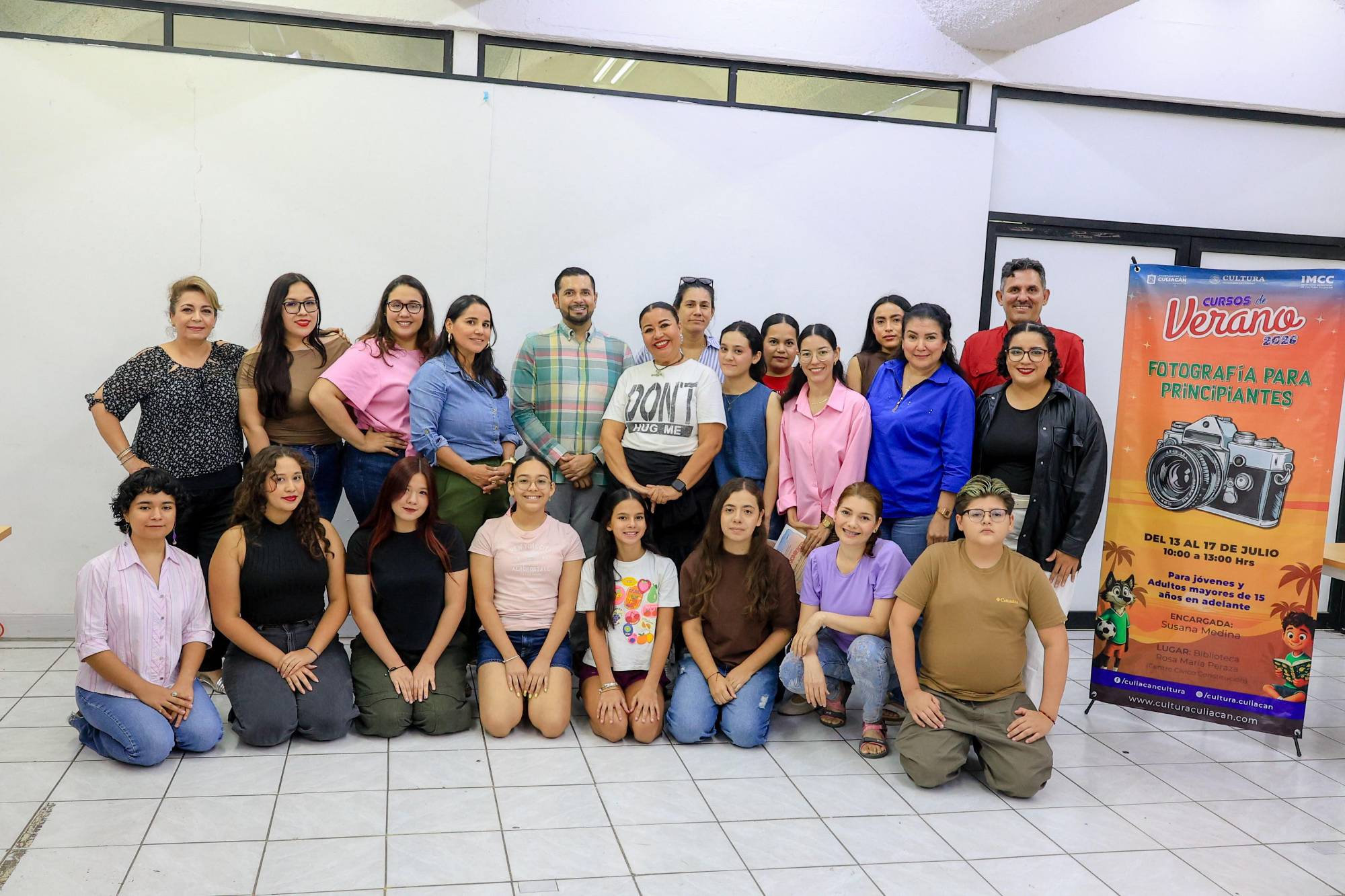 $!El grupo de talleristas con las autoridades organizadoras.