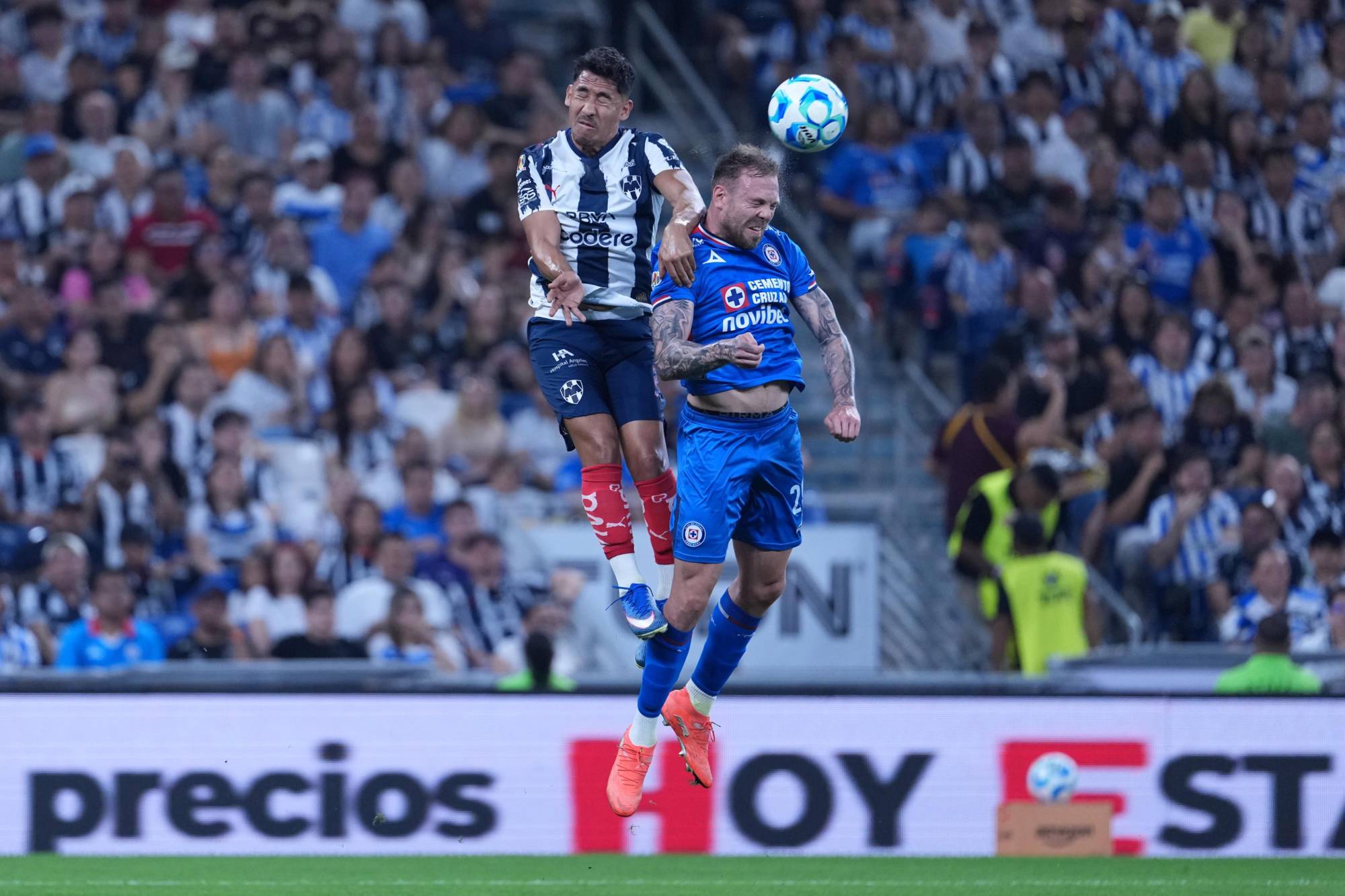 $!Cruz Azul asume el liderato con triunfo en Monterrey