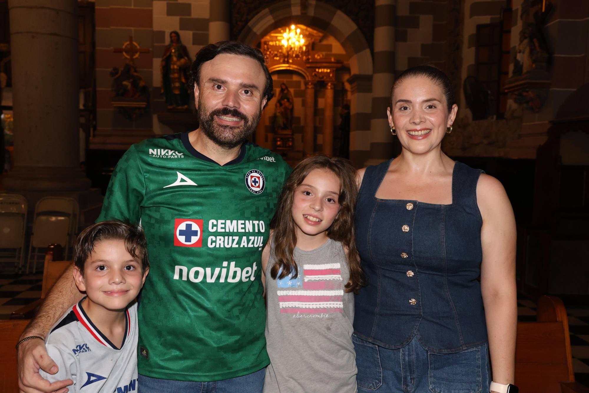 $!Ramón Antonio Osuna y Claudia Durán con sus hijos, Leonardo y Dariana.