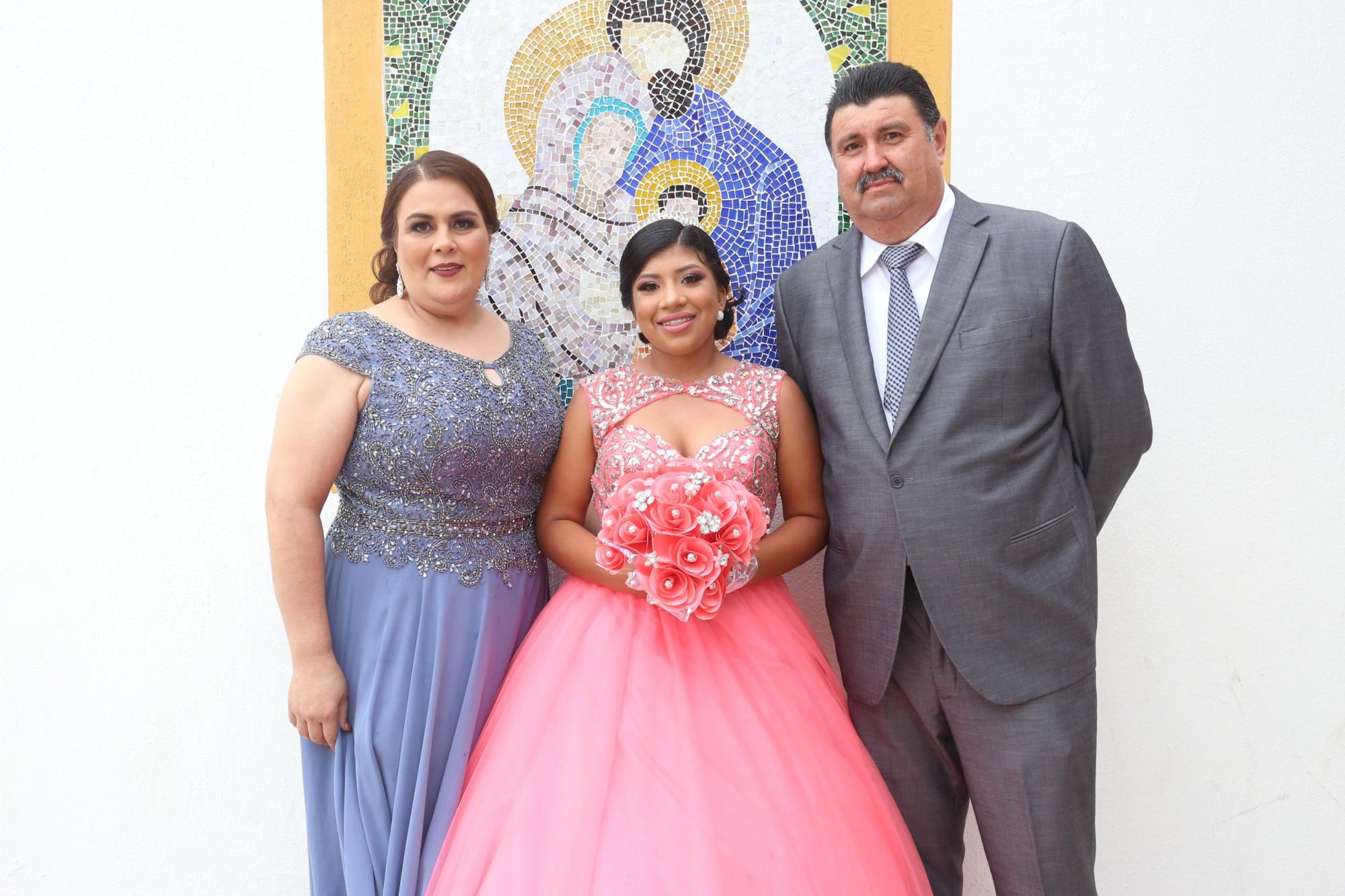 Hilary Guadalupe Balcázar celebra sus 15 años