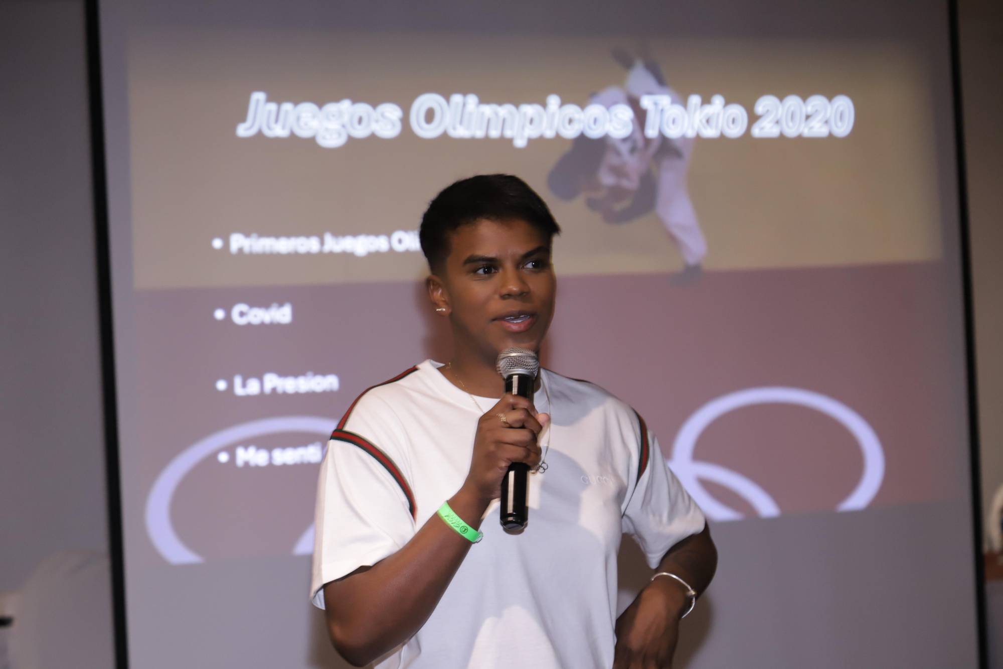 $!Prisca Awitia, medallista olímpica de los pasados Juegos Olímpicos, llevó a cabo en el puerto su ponencia denominada “Detrás de una Medalla Olímpica”, en las instalaciones de el Hotel El Cid.
