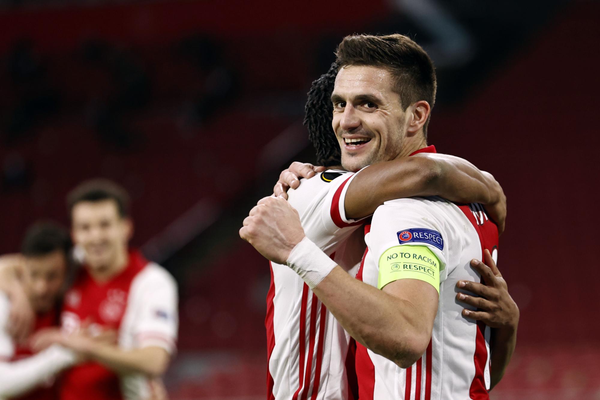 $!Con un tiro de esquina, Kjaer frustra la victoria del Manchester United y empata a 1 el Milán