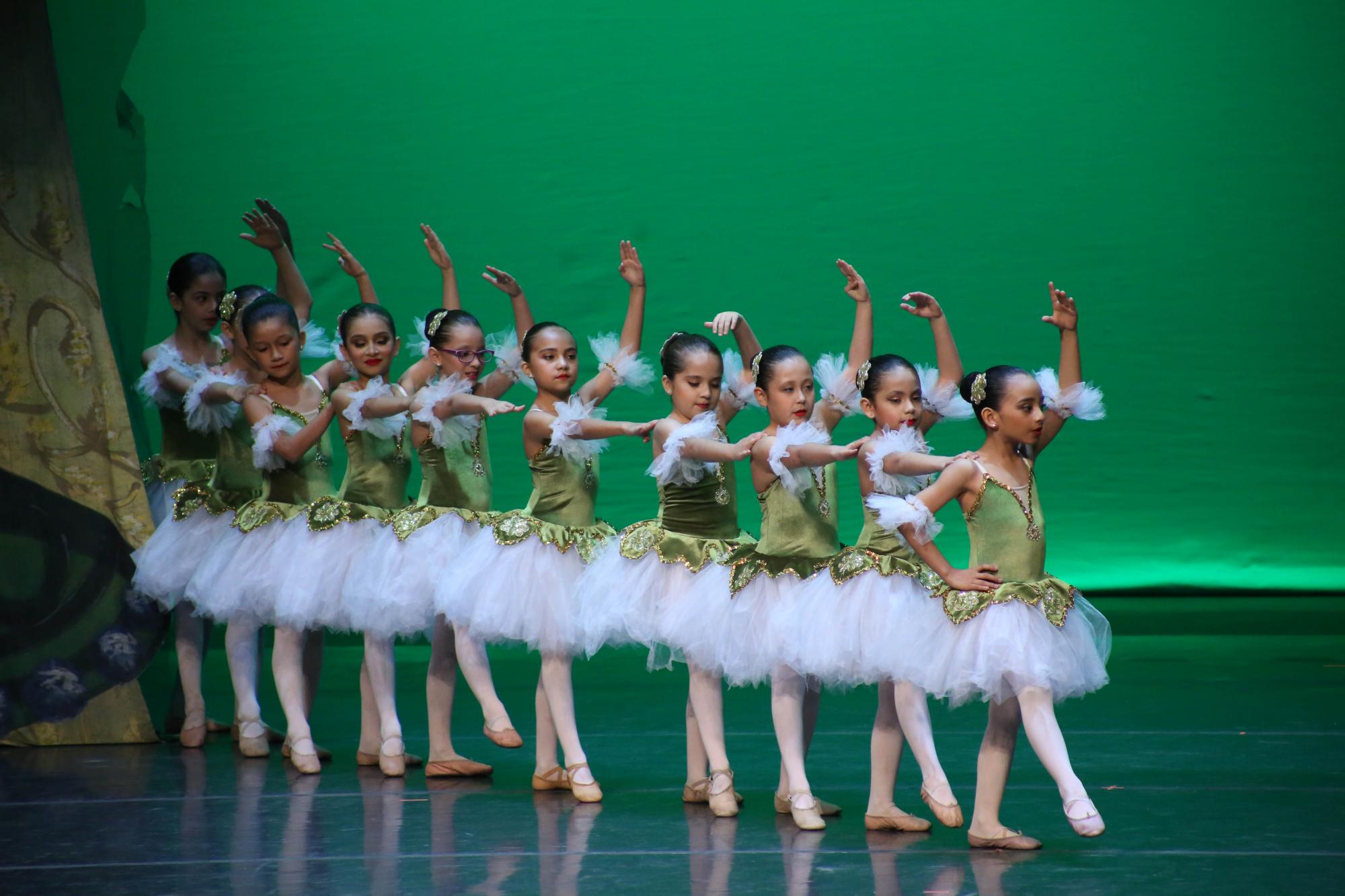 $!Con ‘Mozartianas’, cierran ciclo alumnas del Programa Integral de Ballet