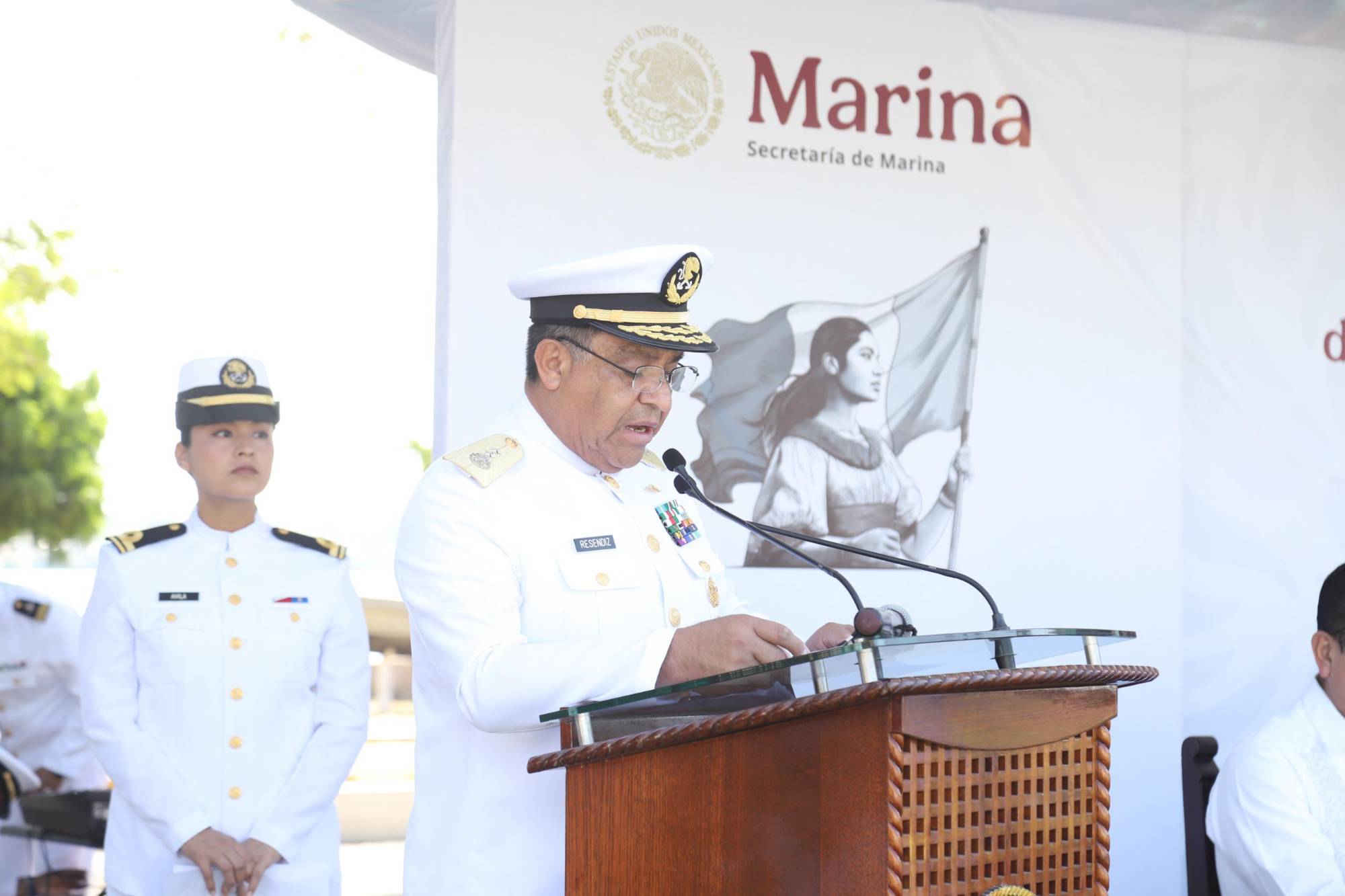 $!Armada de México celebra 200 años de independencia en la mar y entrega ascensos en Mazatlán