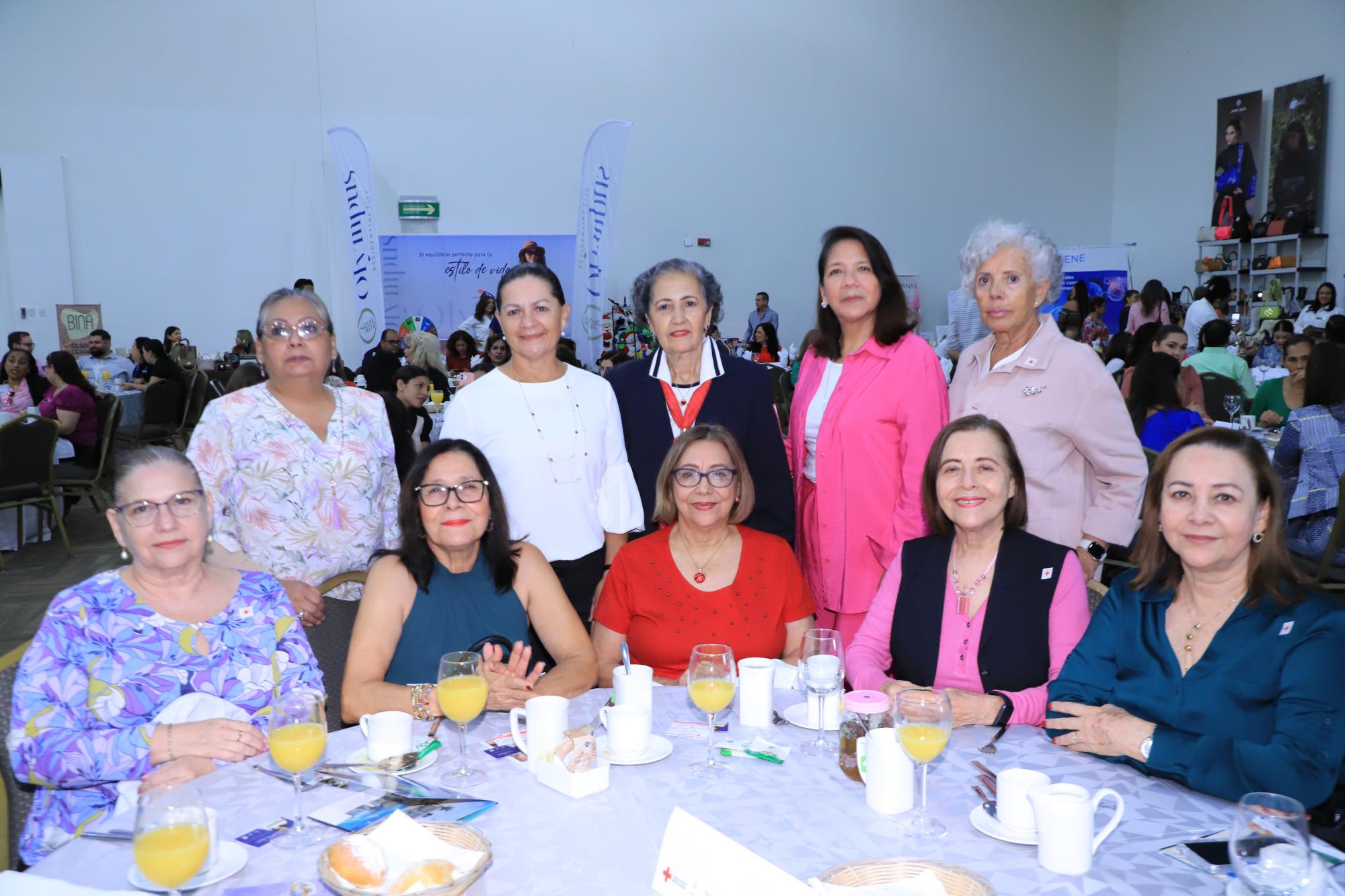 $!Las damas contribuyeron con una buena causa.