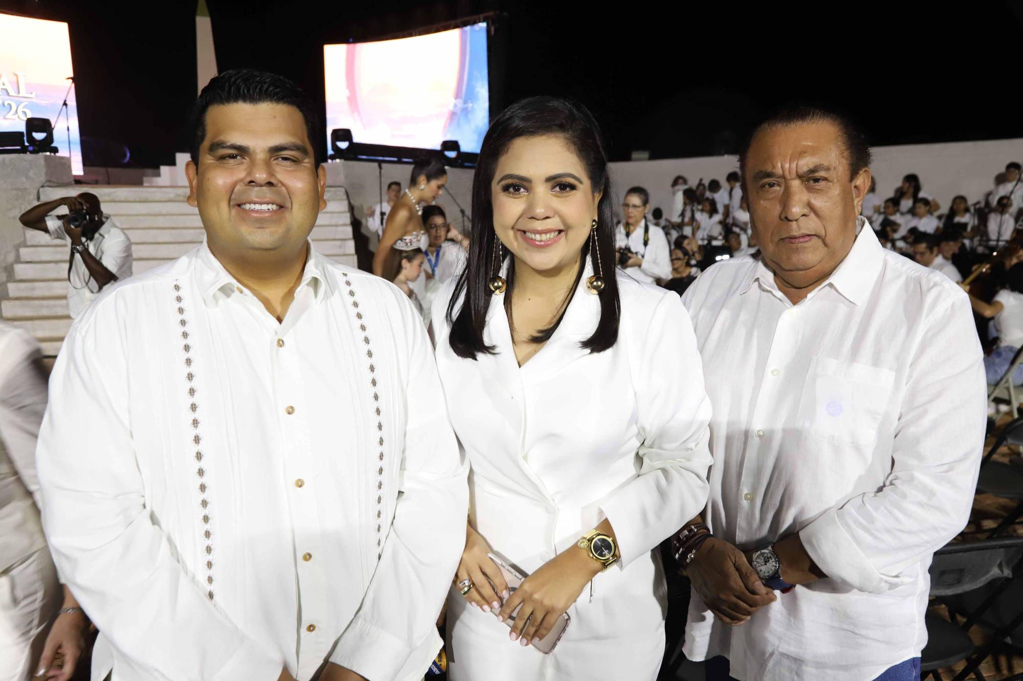 $!José Ramón y María José Salazar junto a Antonio Muñoz.