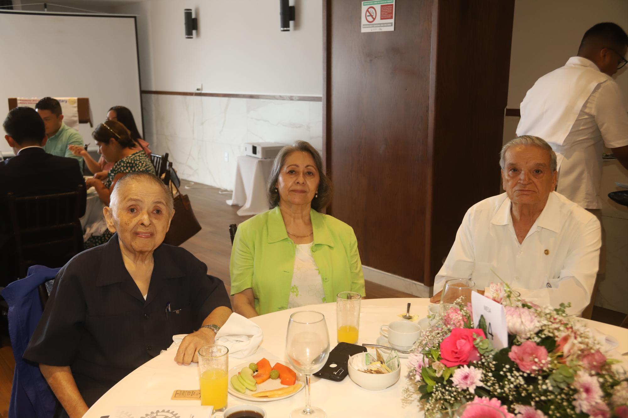 $!José María Escobar, María del Carmen de Escobar y Felipe Aldrete.
