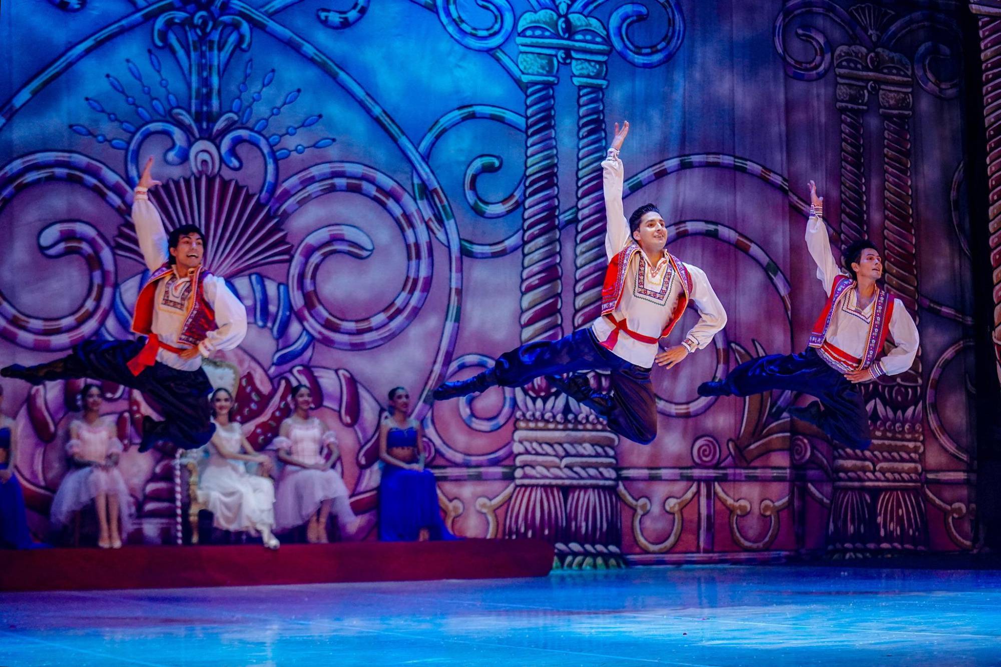 $!Cada coreografía fue recibida con aplausos por los asistentes al TAP.