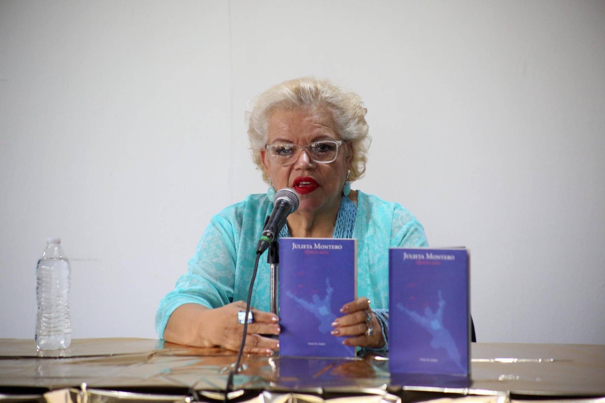 $!Julieta Montero con su libro