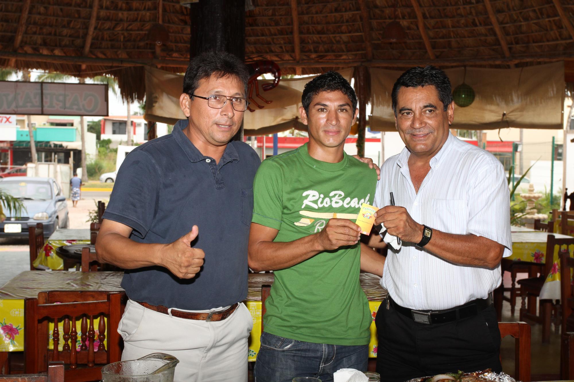 $!Conferencia de prensa del jugador de la semana en el futbol. Víctor Robles junto a Hugo Ramírez Ramírez y Rodolfo Alcalá.