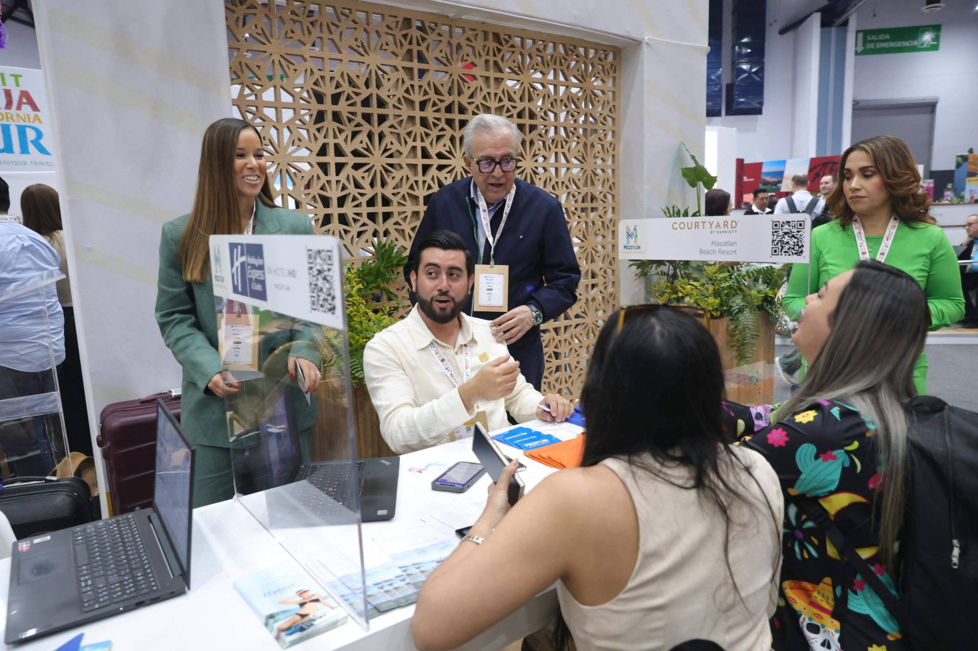 $!Presenta Rocha proyecto de Centro de Convenciones de Culiacán en el Tianguis Turístico 2025