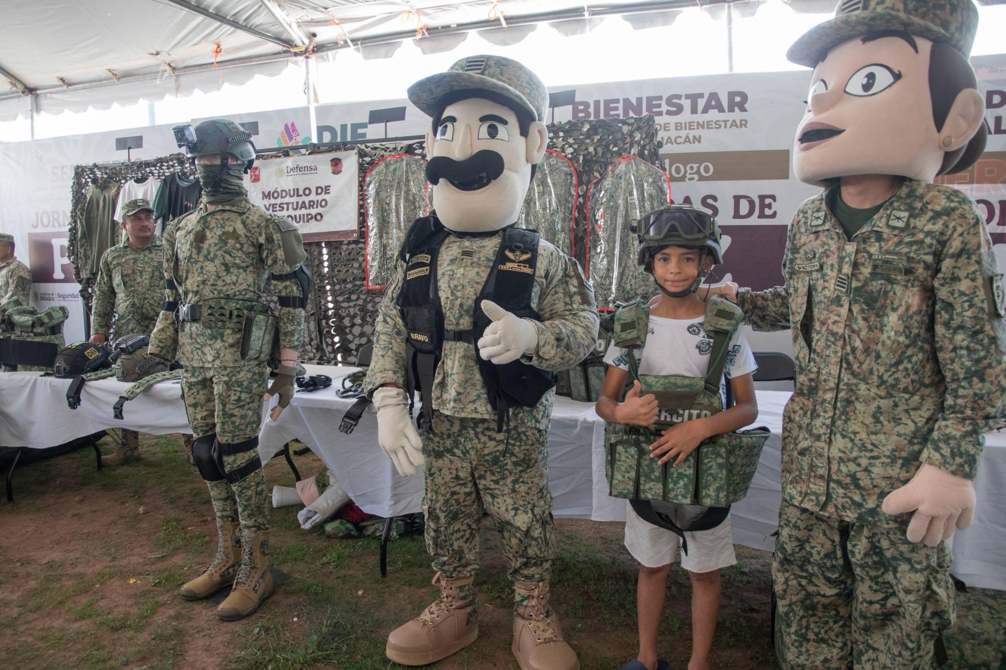 $!Llevan servicios gratuitos a colonias del sector Bulevar Agricultores, en Culiacán, con Jornada de Paz