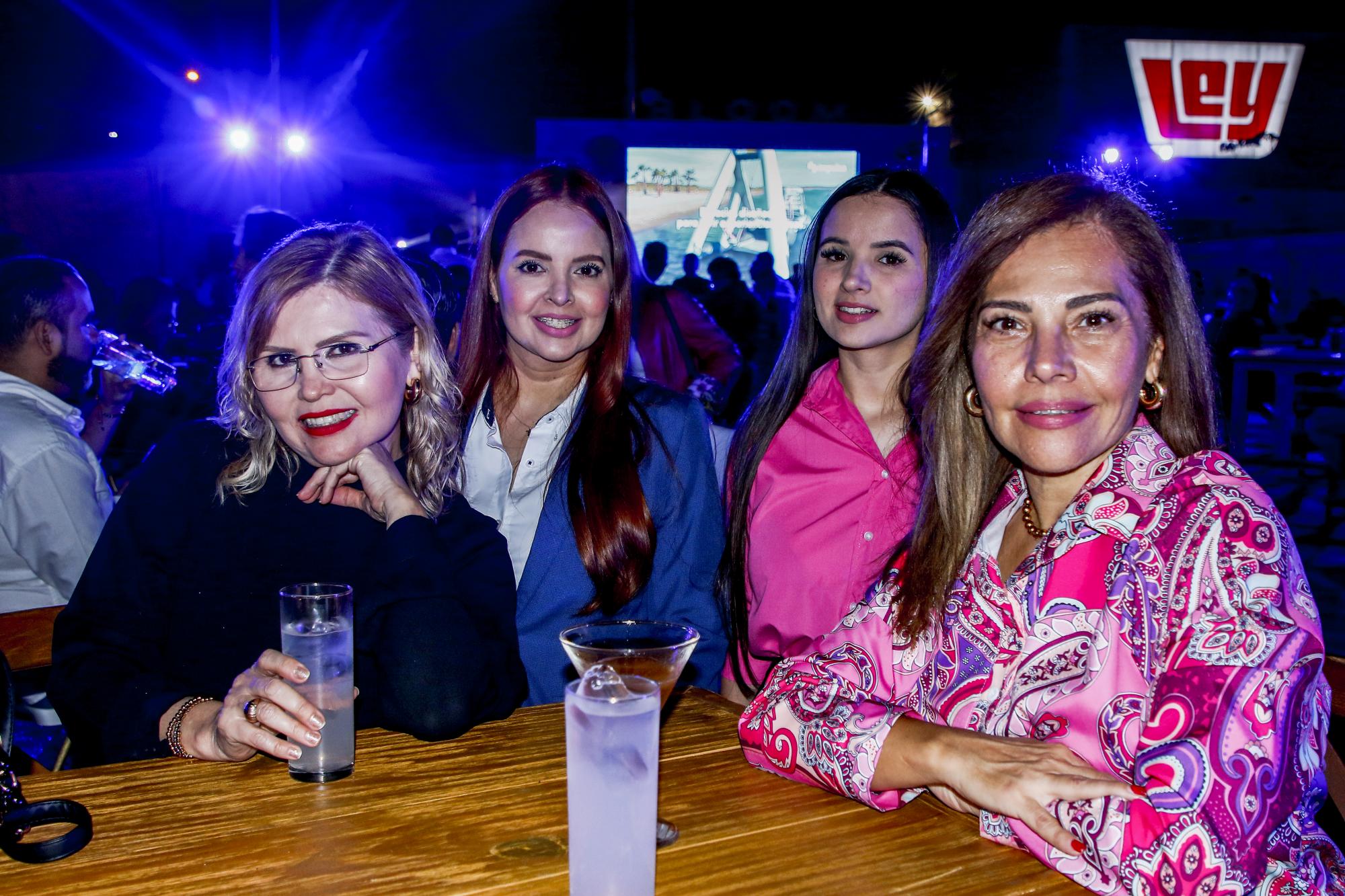 $!Elva Aréchiga, Paulina Castro, Roselia Castro y Adriana Hernández.