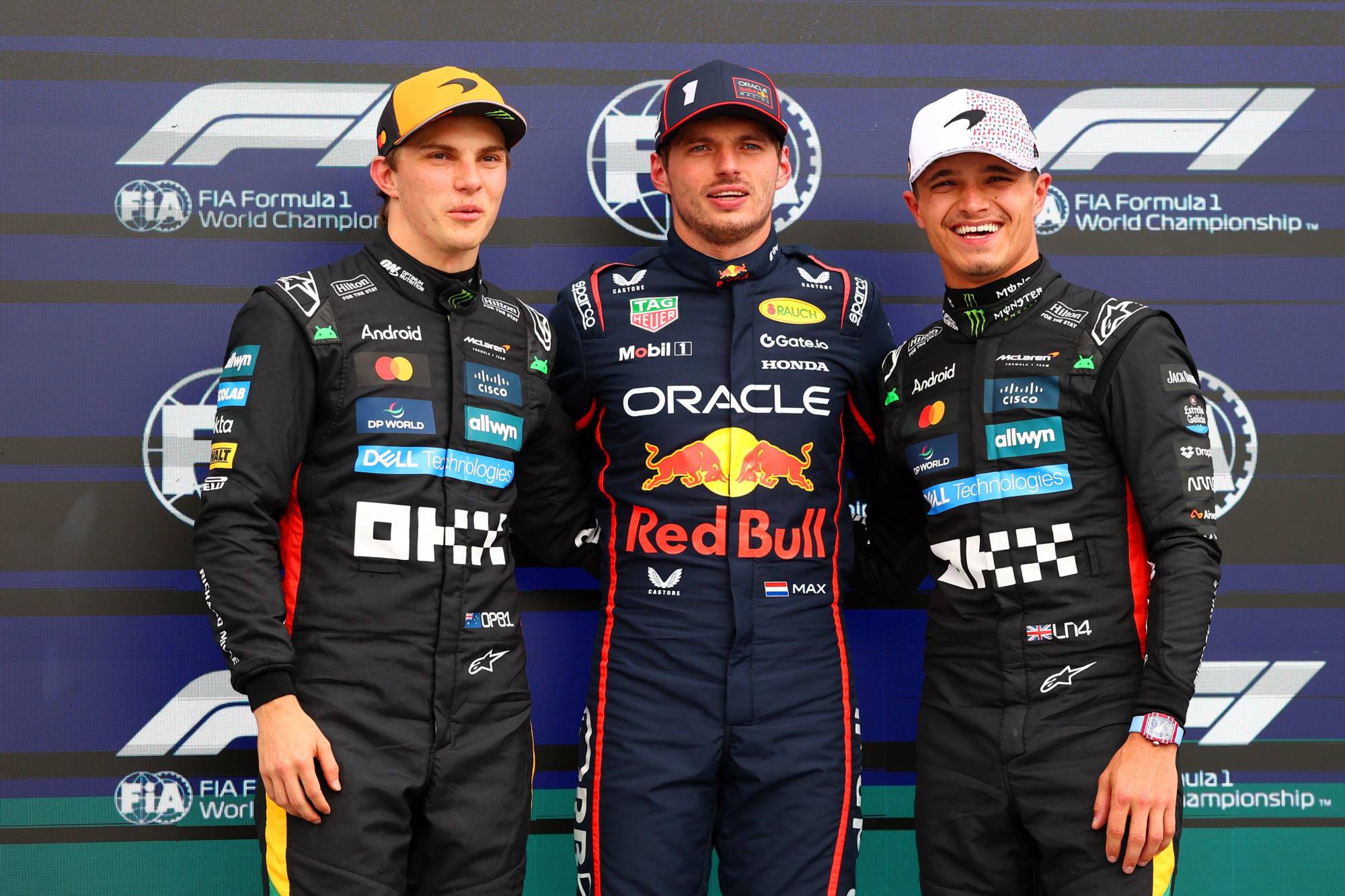 $!Verstappen vuela en Silverstone y le arrebata la pole a los McLaren en el último intento