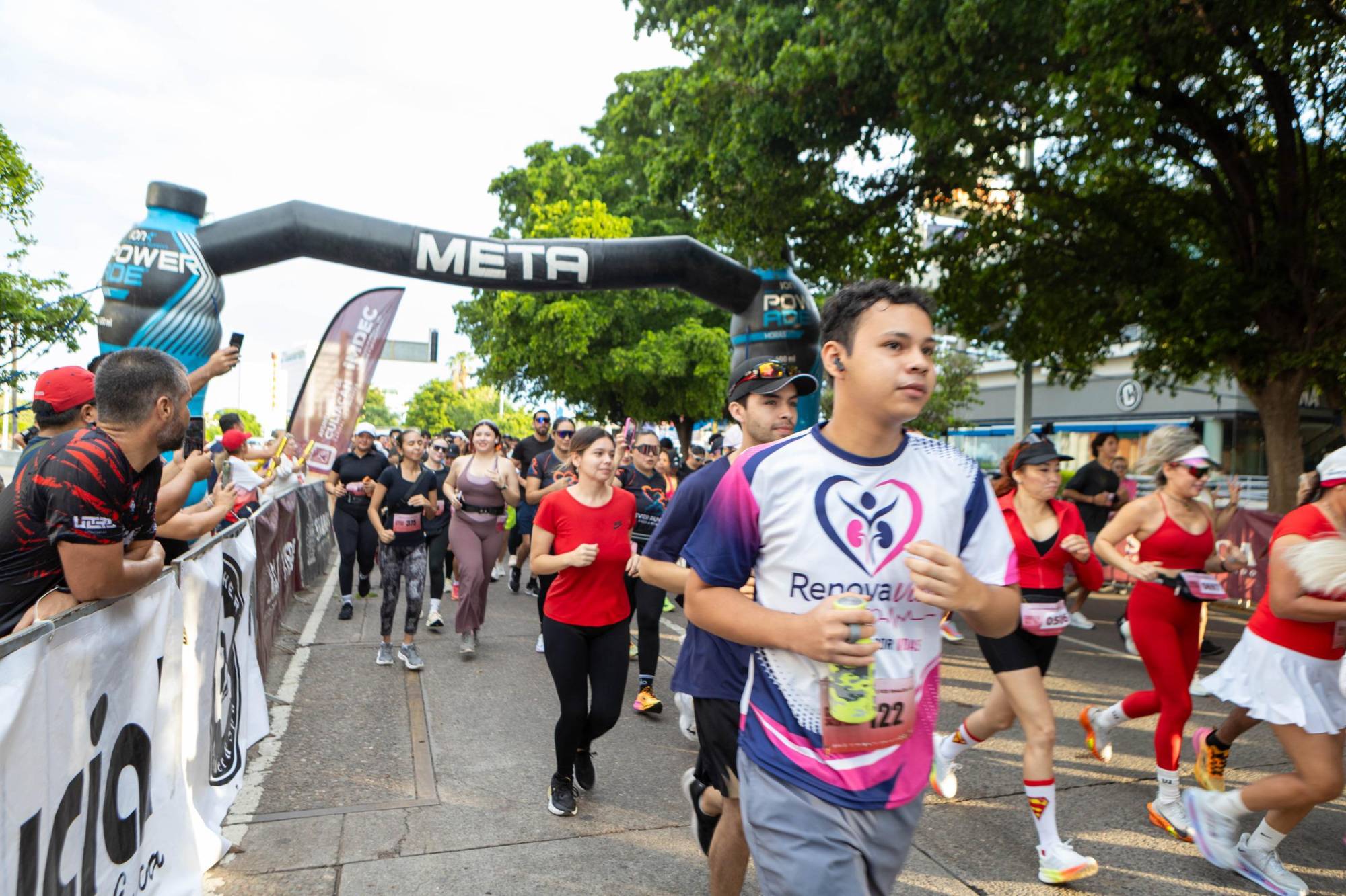 $!Roberto Medina y Abigail Soto conquistan la Carrera por la Vida en Culiacán