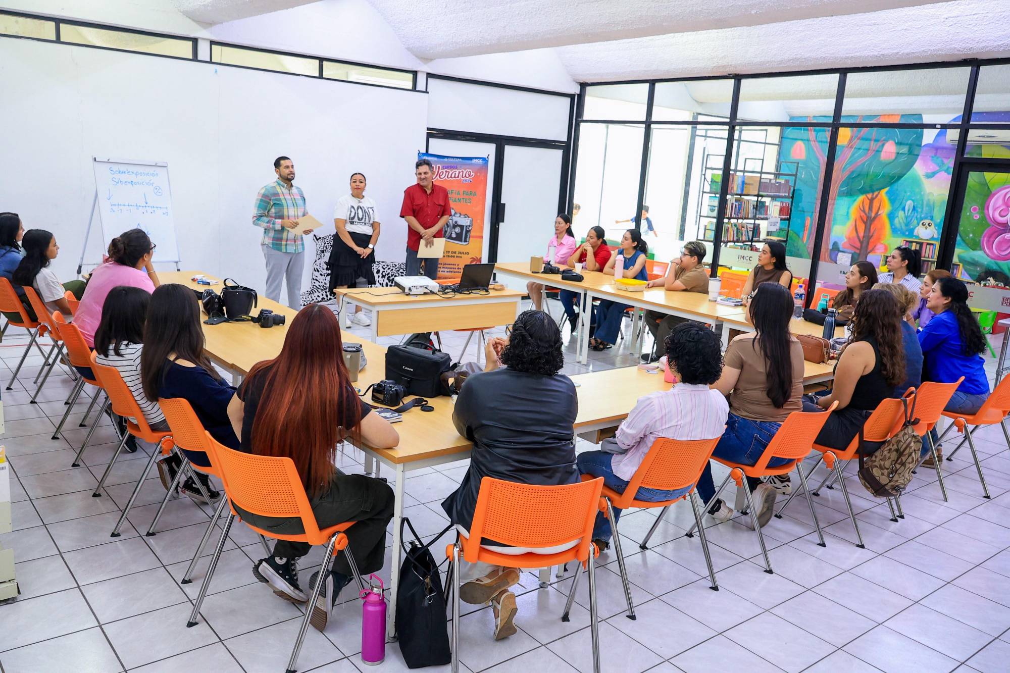 $!Cupo lleno tuvo el taller de fotografía.