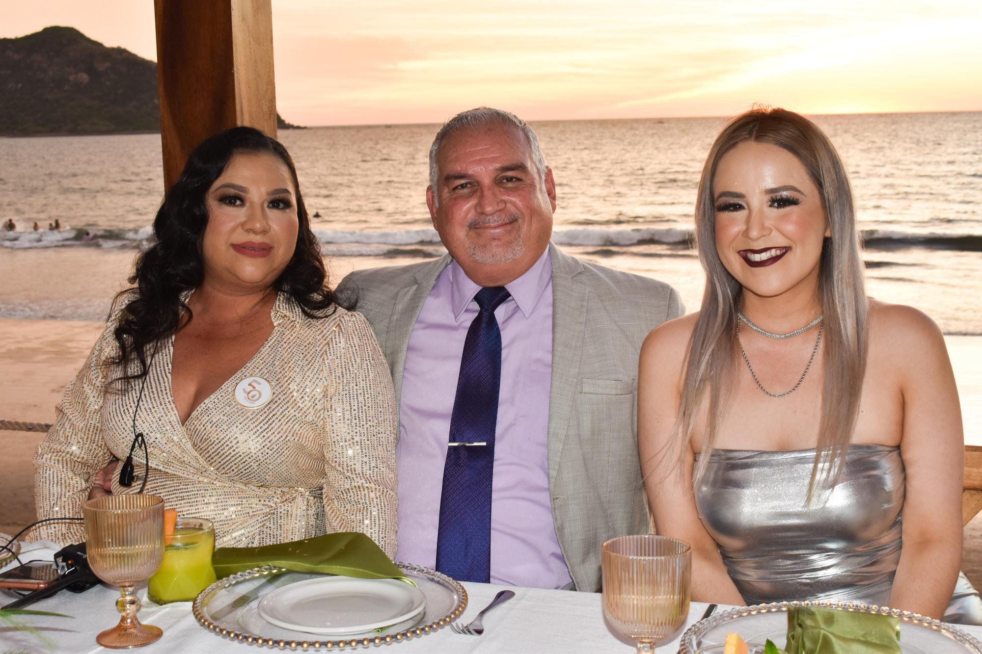 $!Dulce Delgado, Hugo Villarreal y Azucena Ramírez.