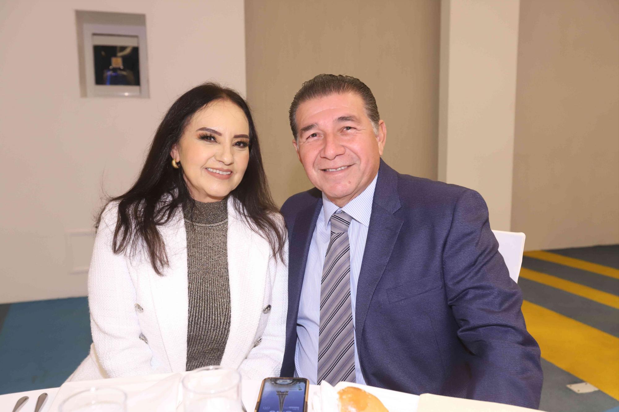 $!María Eugenia Toledo y Carlos Venegas.