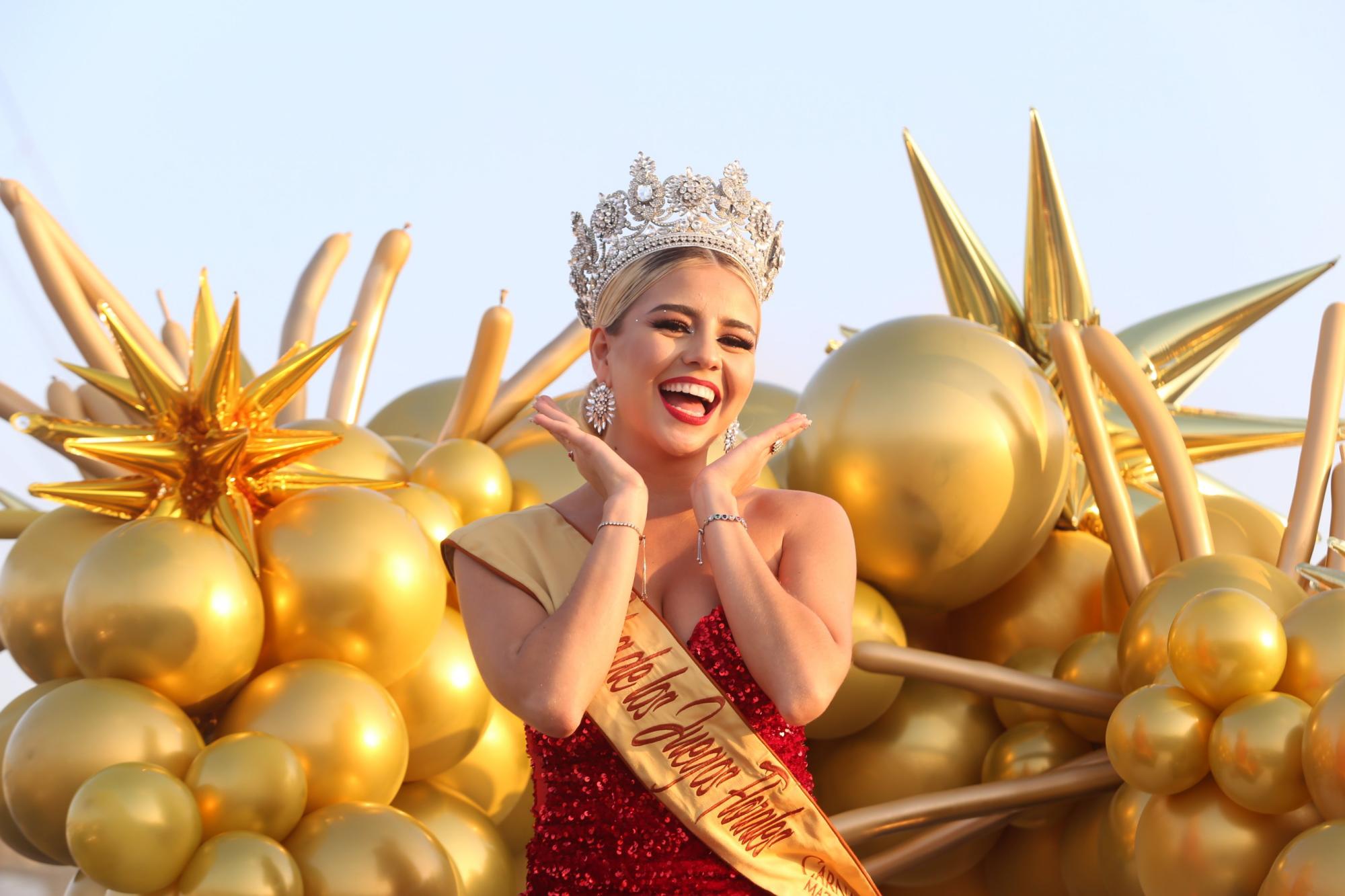 $!Ivanna Matamoros, Reina de los Juegos Florales 2022, durante la manifestación.
