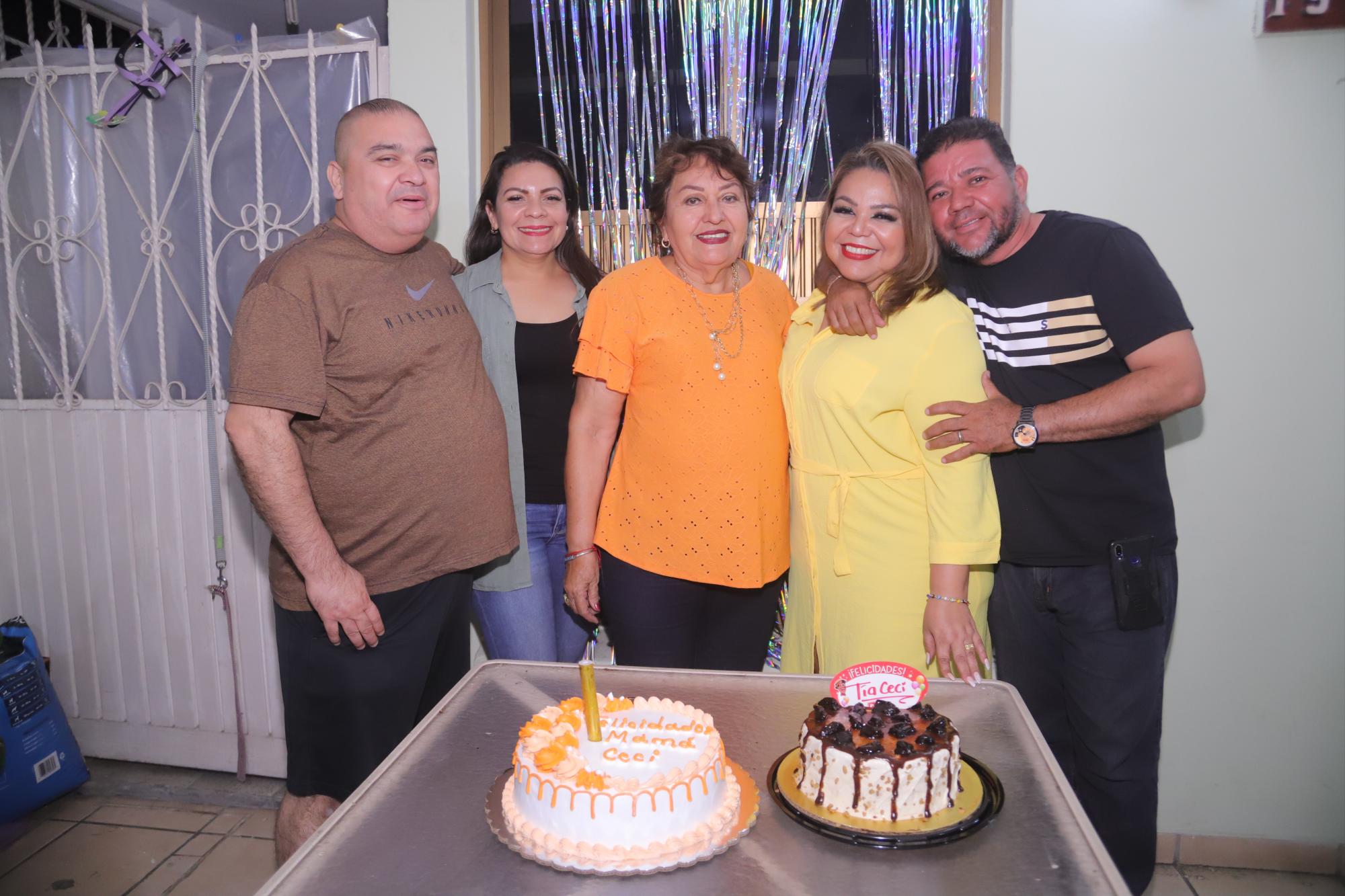 $!La cumpleañera rodeada de sus hijos, Blas Antonio, Estibaliz, Luz Nayeli y Miguel Ángel Maldonado.