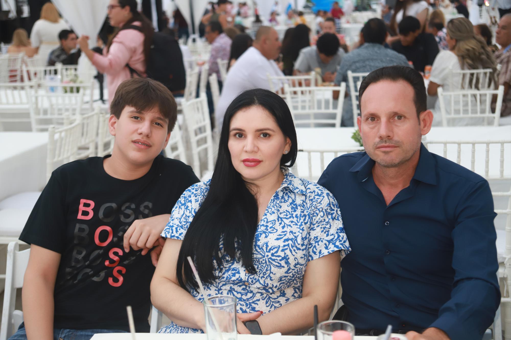 $!Sebastián López, Imelda Ríos y Enrique López.