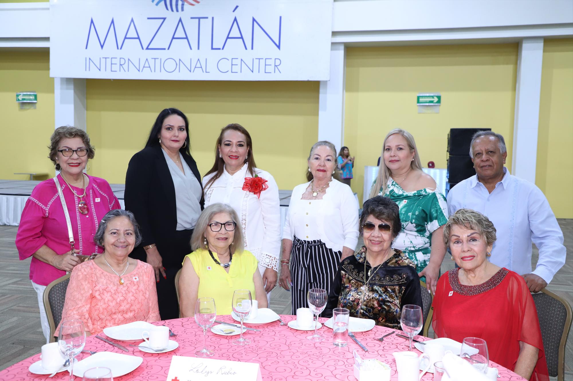 $!Lolys Rubio entre sus invitados.