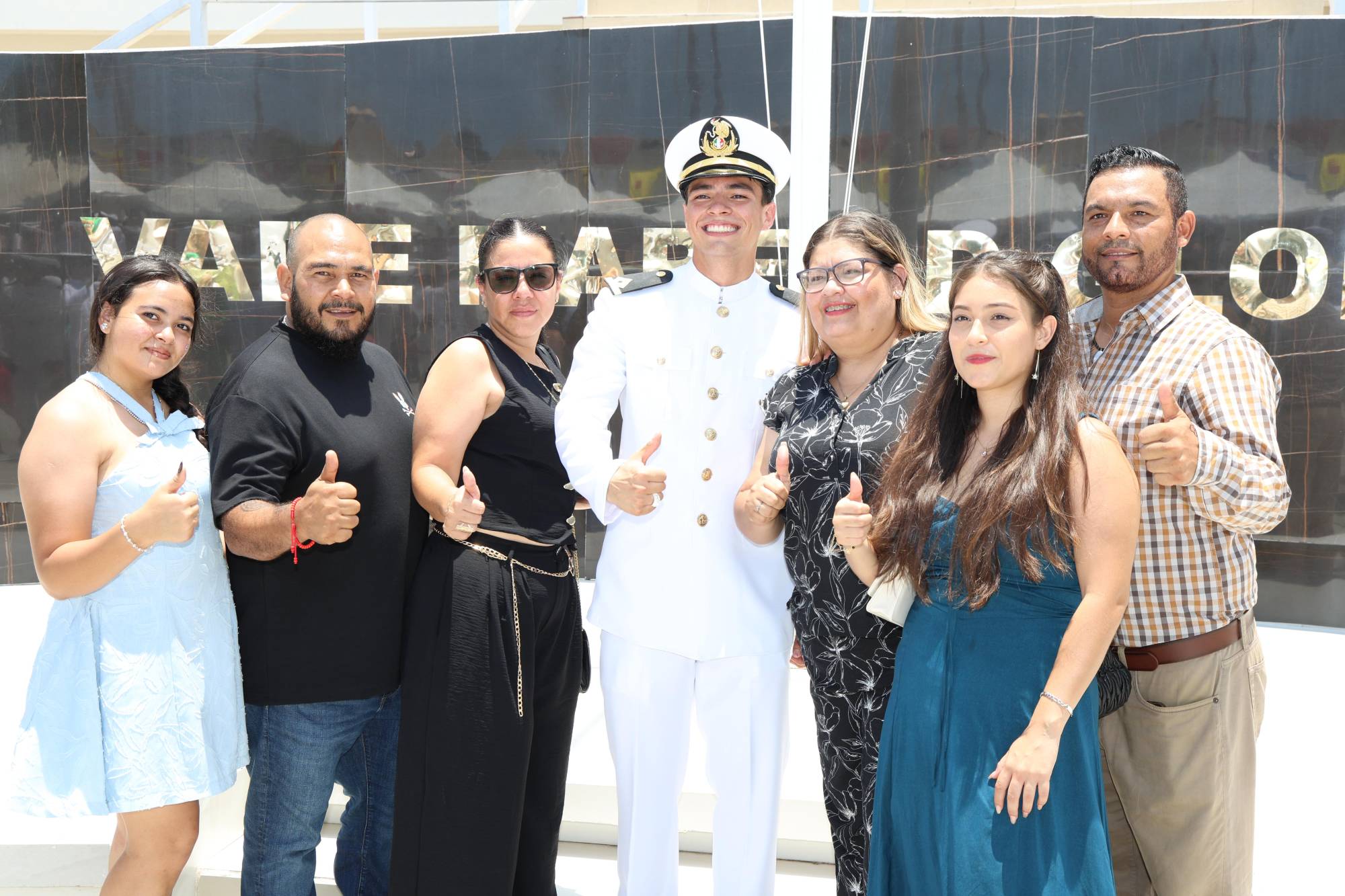 $!Julio Hernández Rodríguez entre sus familiares.