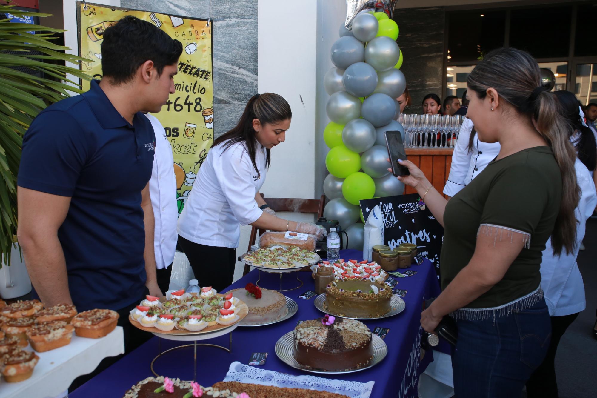 $!Bocadillos y bebidas se ofrecieron en el coctel inaugural.