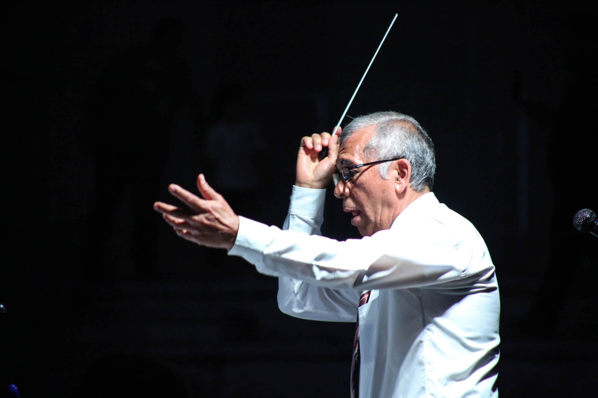 $!El maestro Baltazar Hernández Cano dirige a la agrupación.