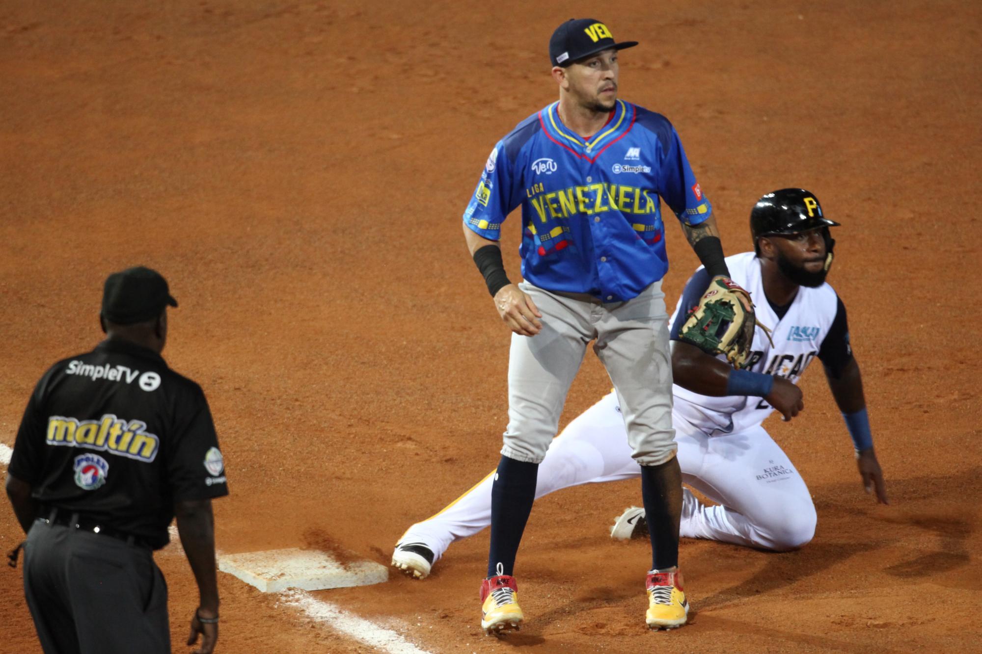 $!Venezuela viene de atrás para imponerse a Curazao en la Serie del Caribe