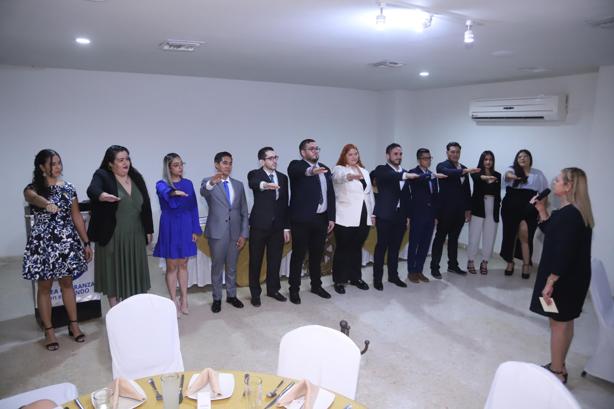 $!La nueva mesa directiva al momento de rendir protesta.