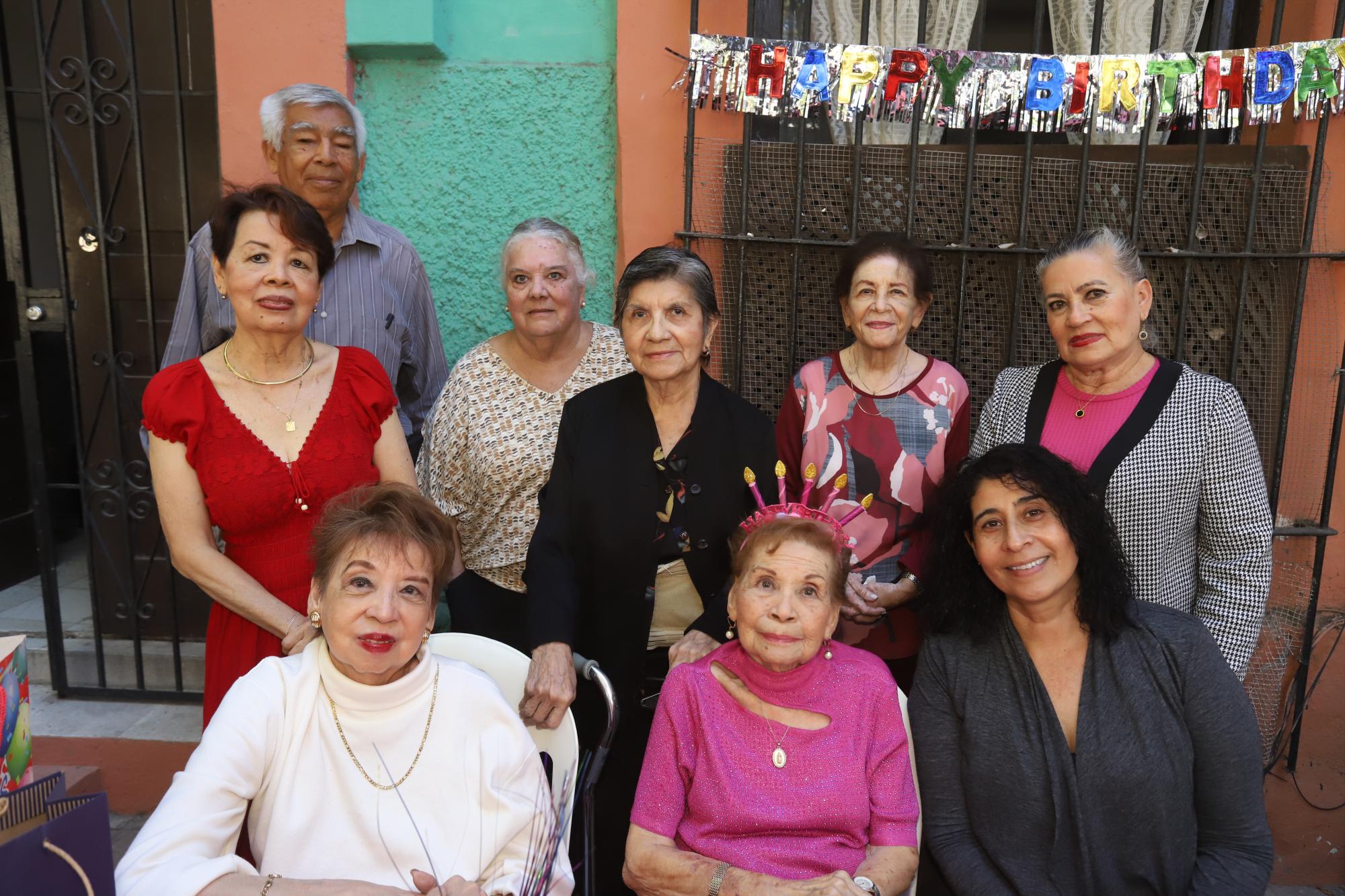 $!Atalo Garay, Lety Ung, Alicia Fuentevilla, Laura Delia Quiroz, Graciela Granados, Maritrini Osuna, Laura Hilda Ung, Lolita Woo y Oralia Colom.