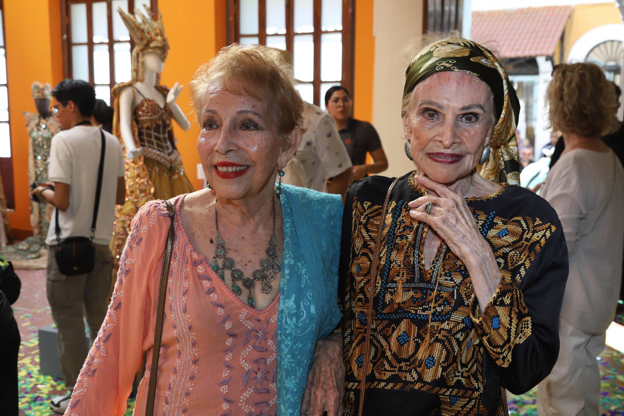 $!Lola y Delia León.