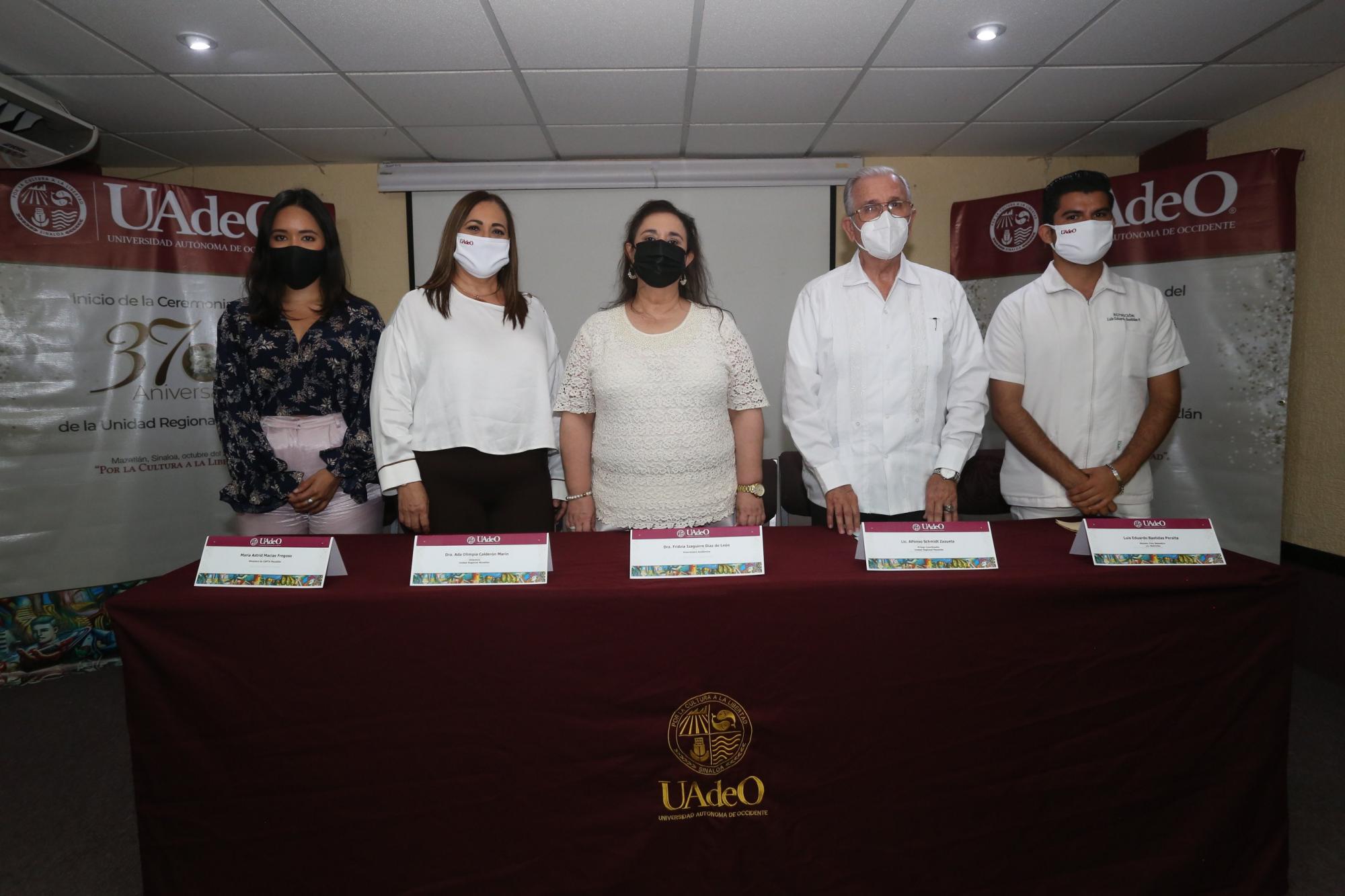 $!En representación de la rectora de la UAdeO, Silvia Paz Díaz Camacho, acudió la vicerrectora de esa institución, Fritzia Itzaguirre Díaz León.