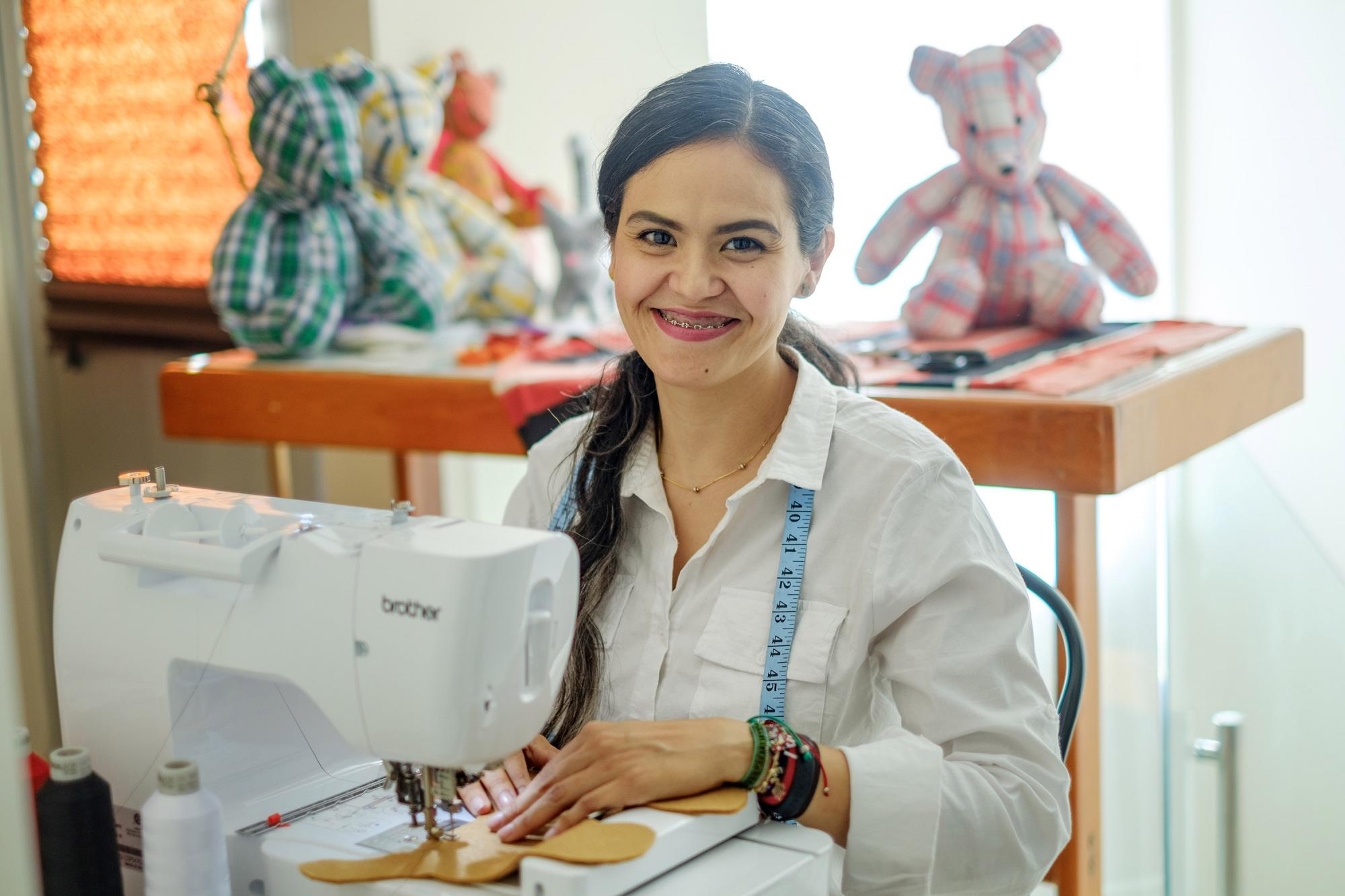 $!Iki Esquerra fabrica muñecos memoriales en honor a seres queridos fallecidos