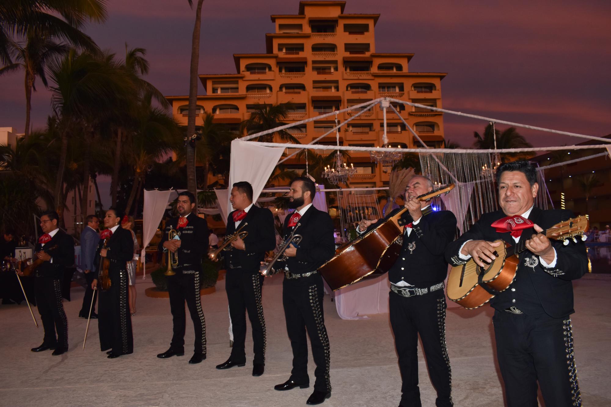 $!Hotel Costa de Oro celebra 50 años de ser un ícono turístico en Mazatlán