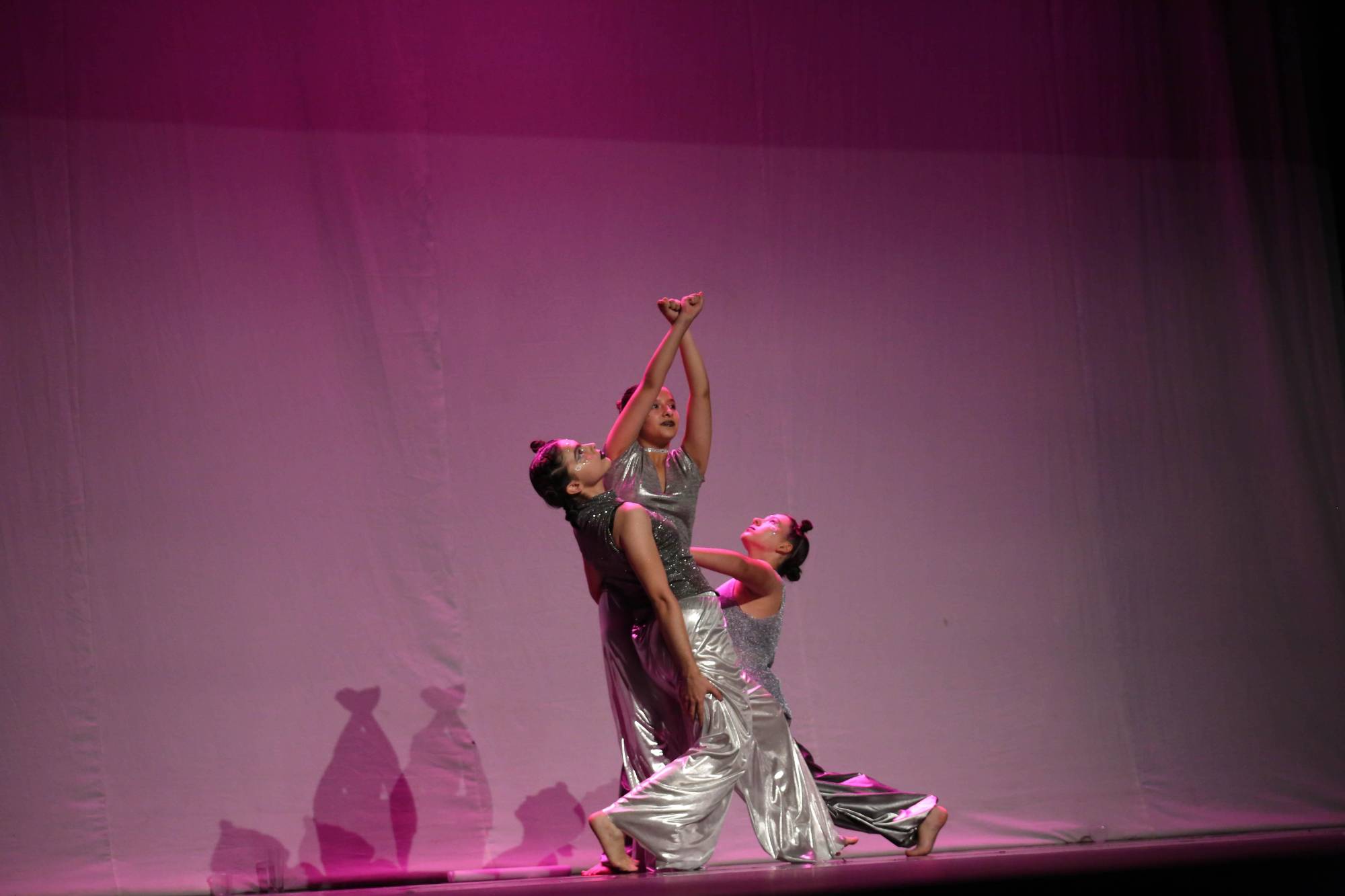$!Movimiento, sensibilidad y expresión artística compartieron alumnos de los diferentes talleres de danza.