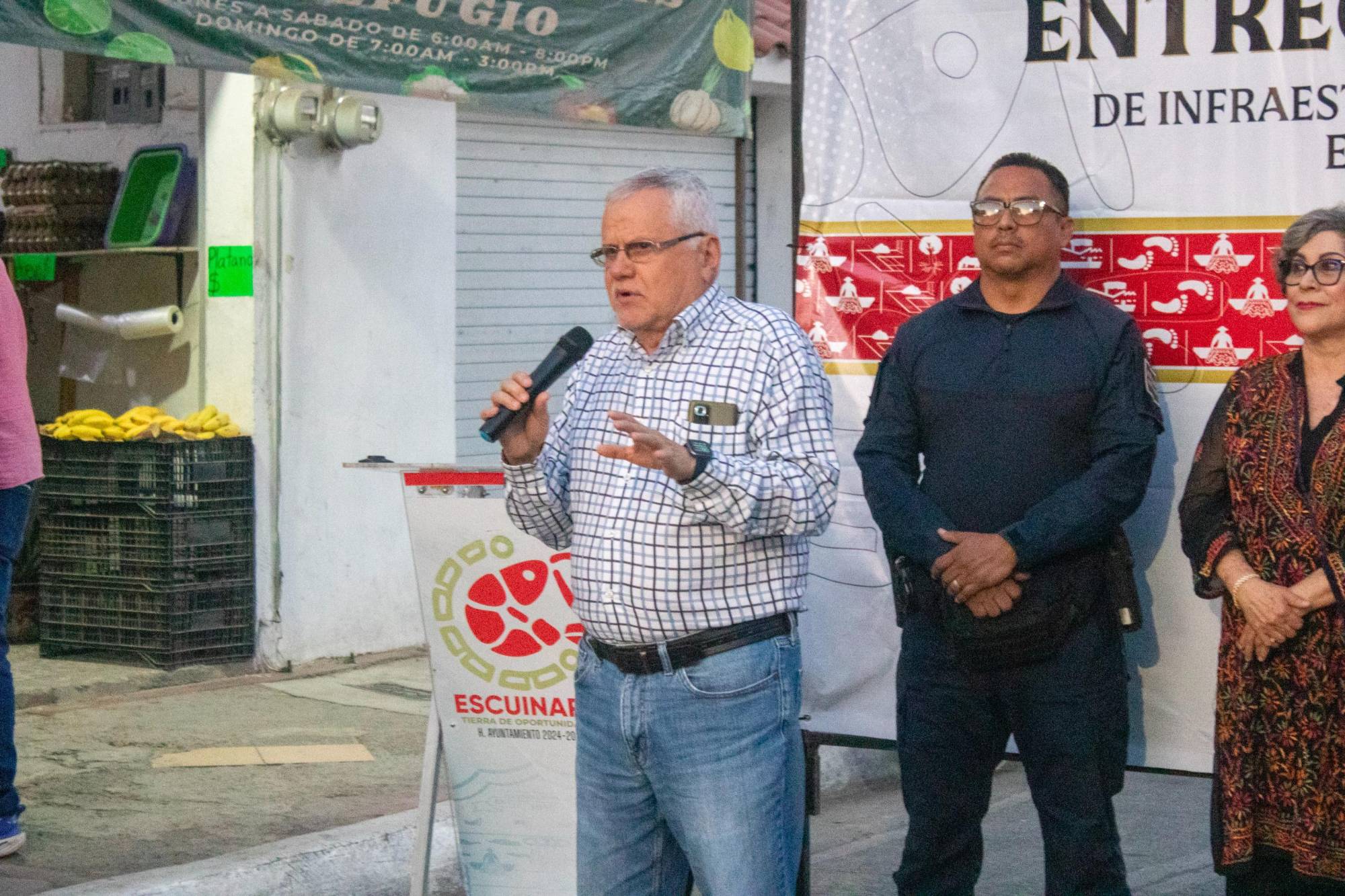$!Escuinapa entrega pavimento hidráulico en calle Francisco Pérez
