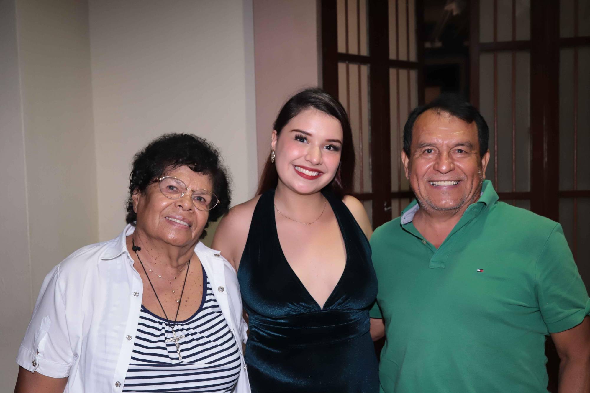 $!Remedios Amezcua, Vanessa Gama y Antonio Amezcua.