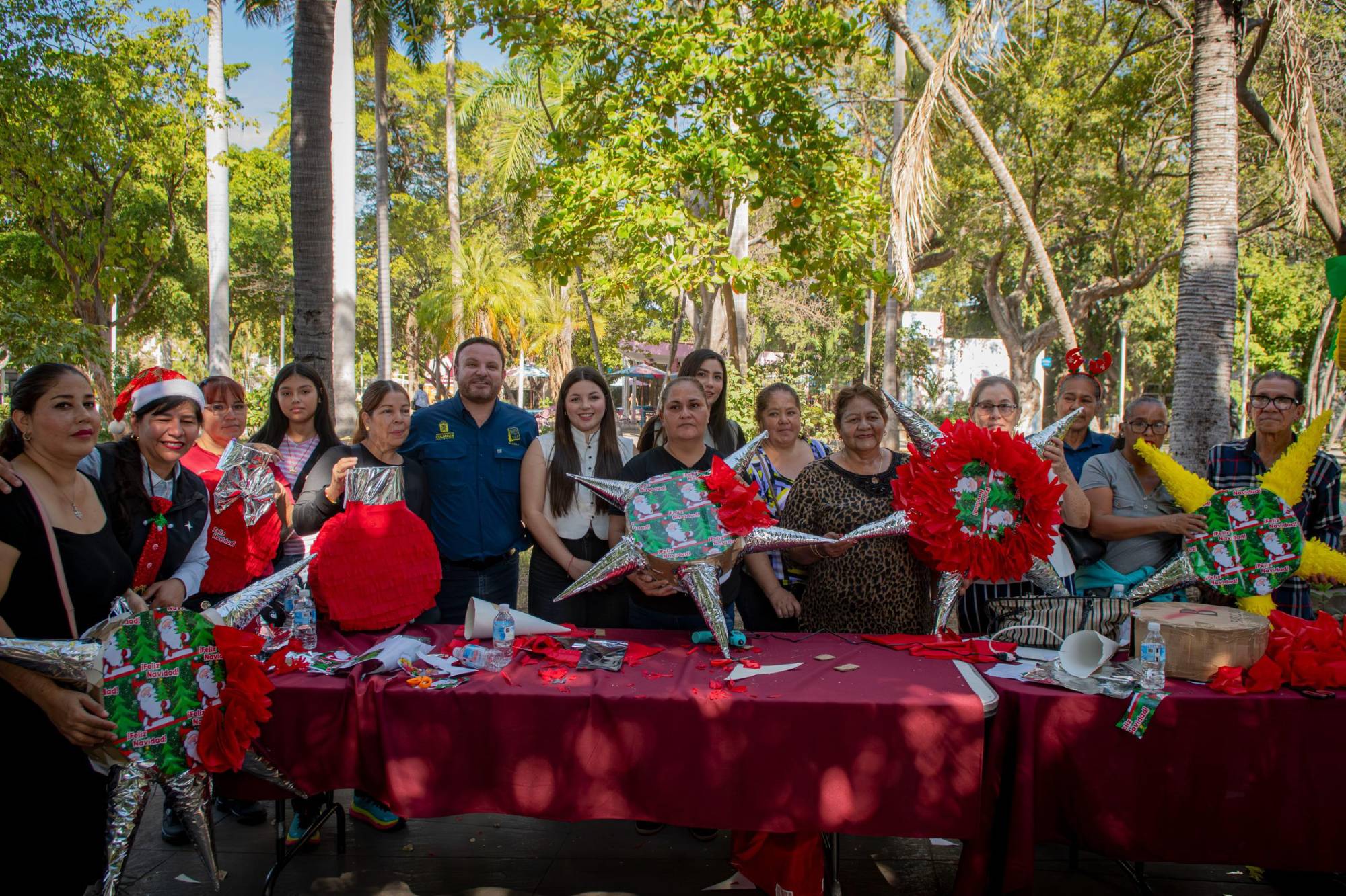 $!Reúne taller de elaboración de piñatas a 60 comités vecinales en el Parque Revolución de Culiacán