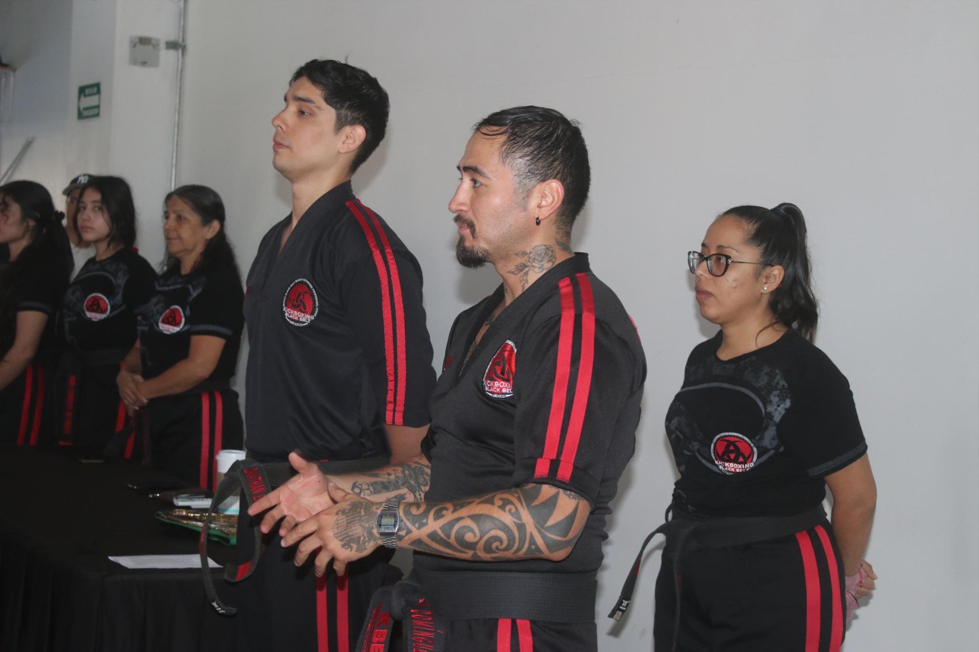 $!Se gradúan 25 alumnos de la Academia Black Belt