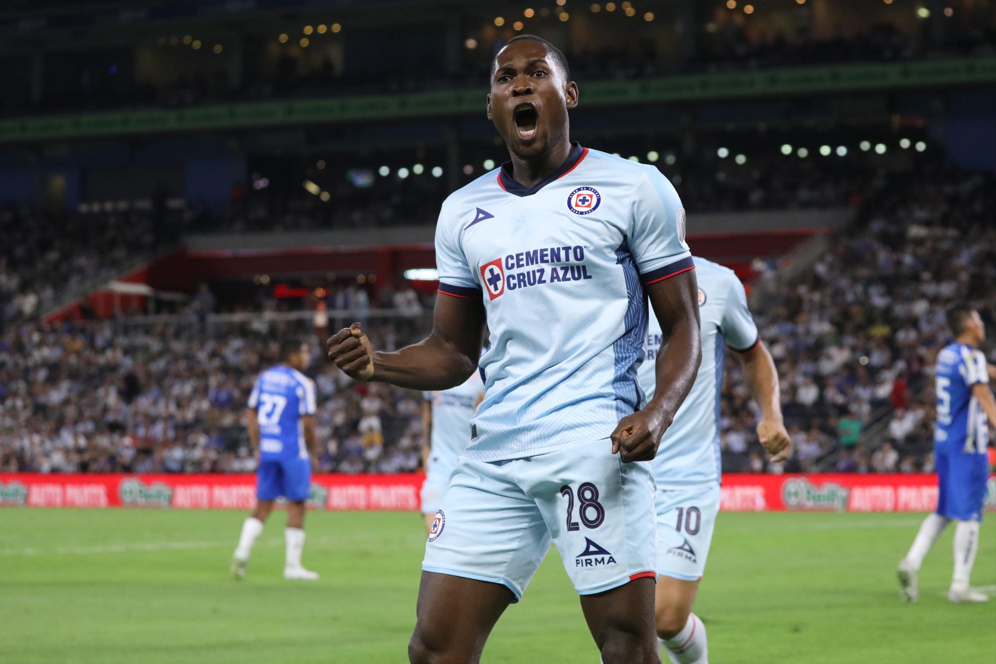 $!Cruz Azul rompe las quinielas al doblegar 2-1 al Monterrey en el Coloso de Acero