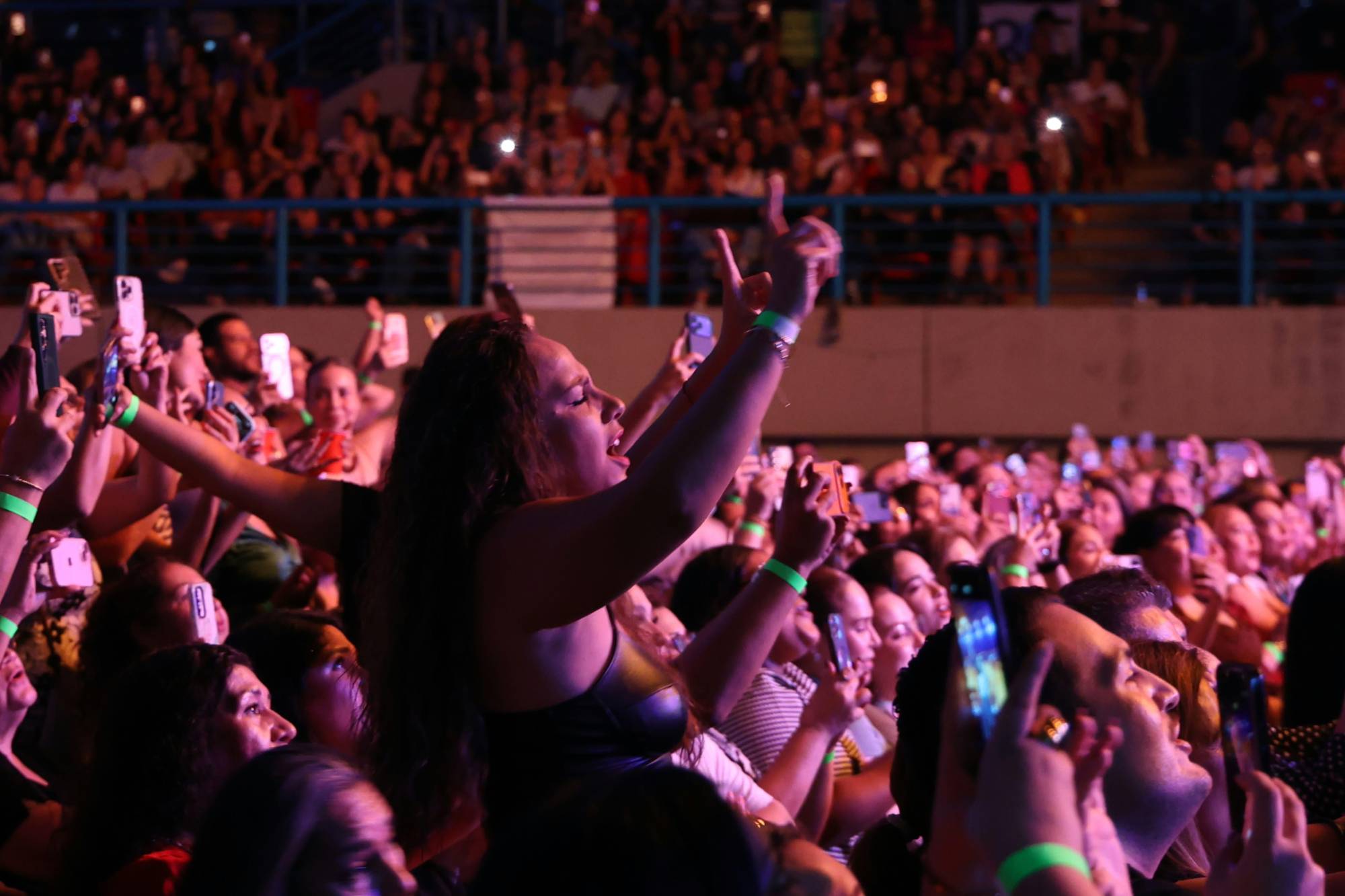 $!Kany García abre su corazón y pone a cantar a Mazatlán