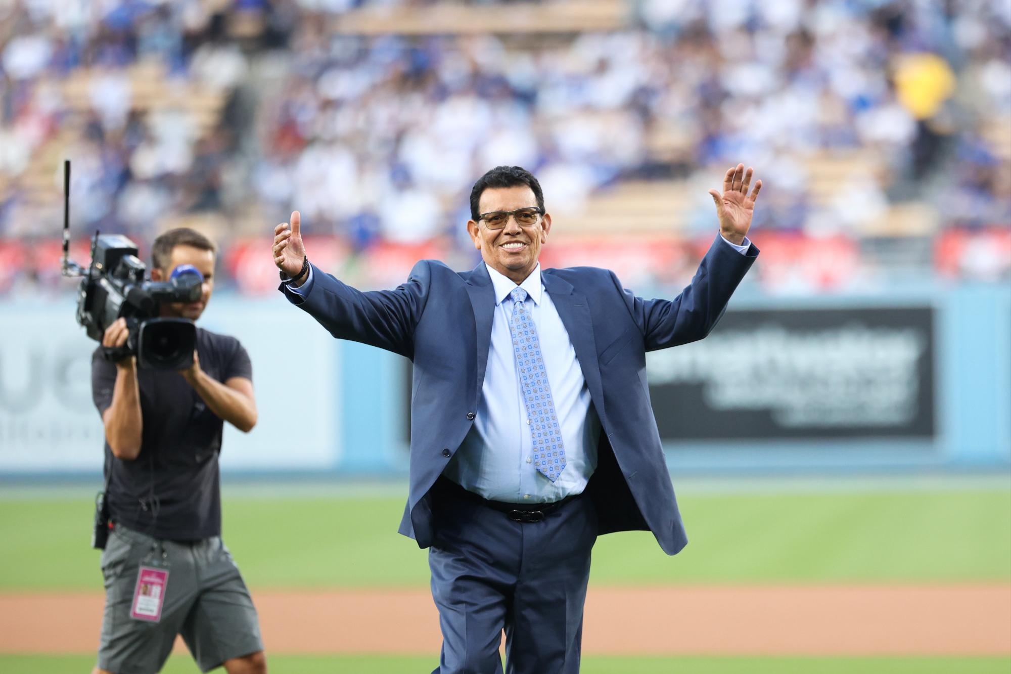 $!El número 34 de Fernando Valenzuela pasa a la inmortalidad de Dodgers