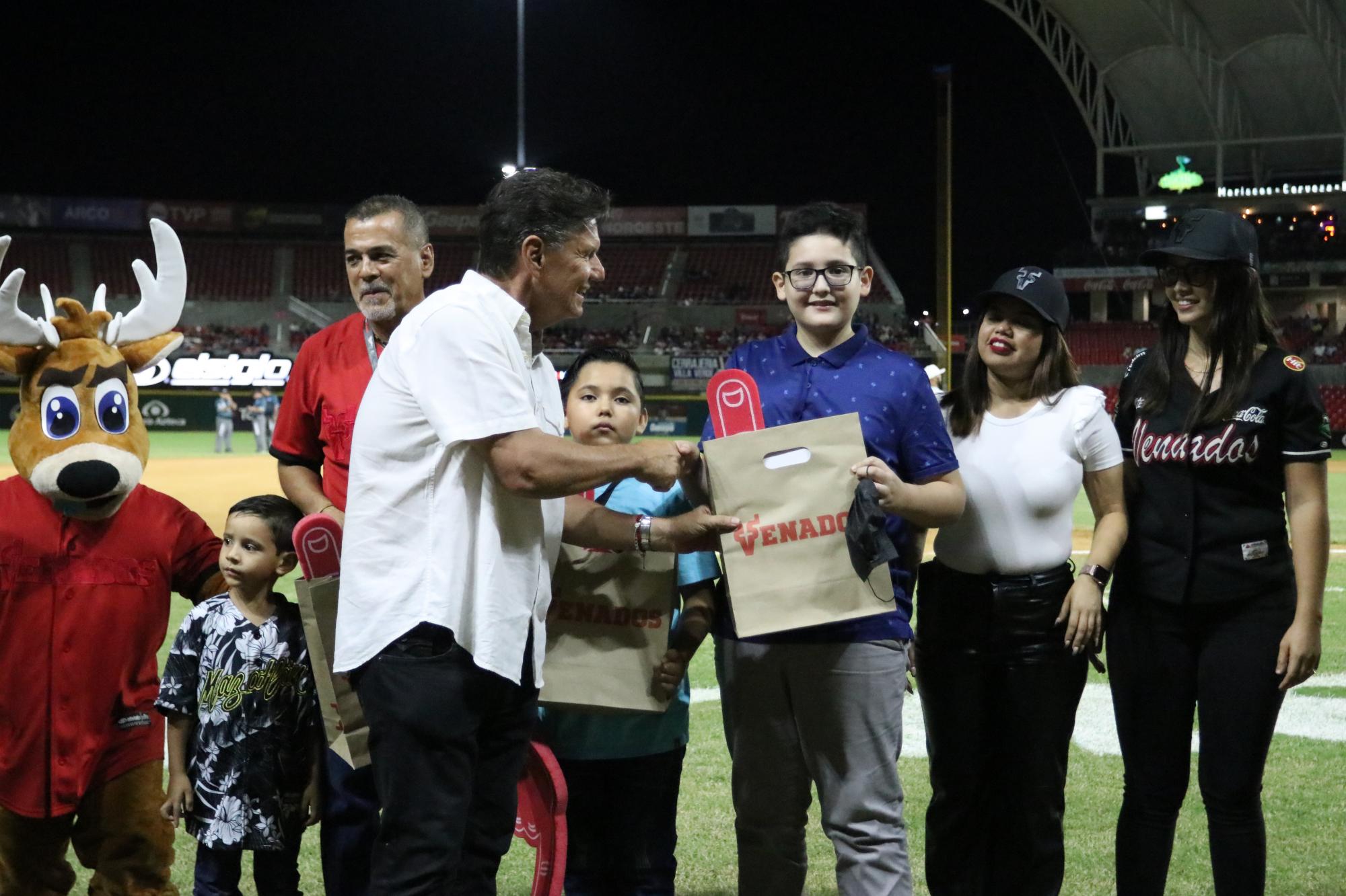 $!Premian a ganadores de Concurso de Pintura Antonio López Sáenz Arte+Deporte