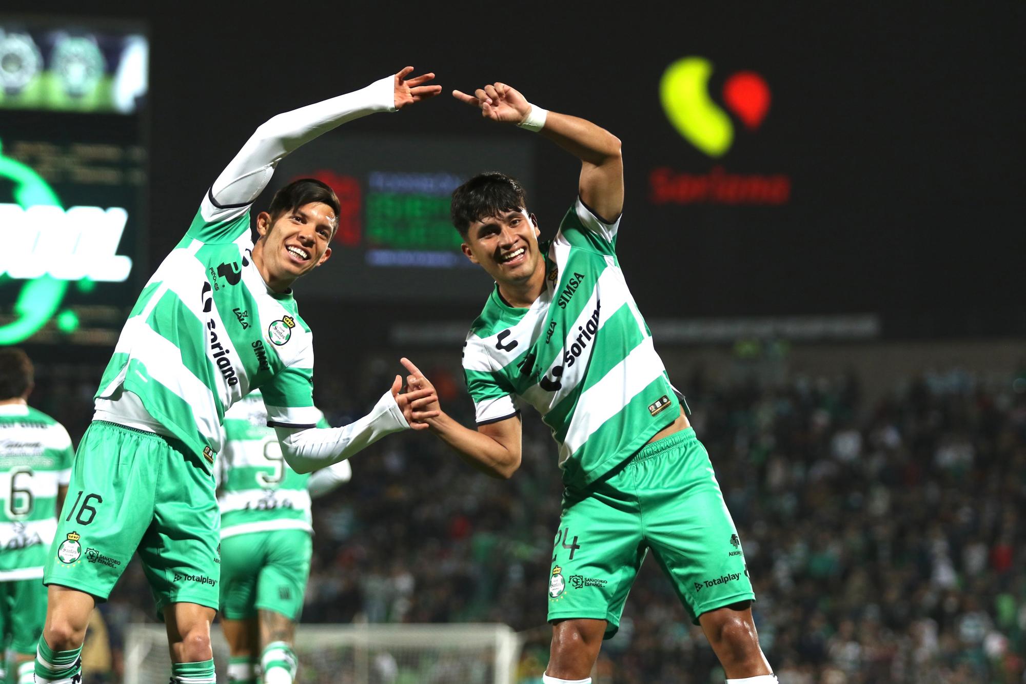 $!Santos golea a Pumas con doblete de Medina