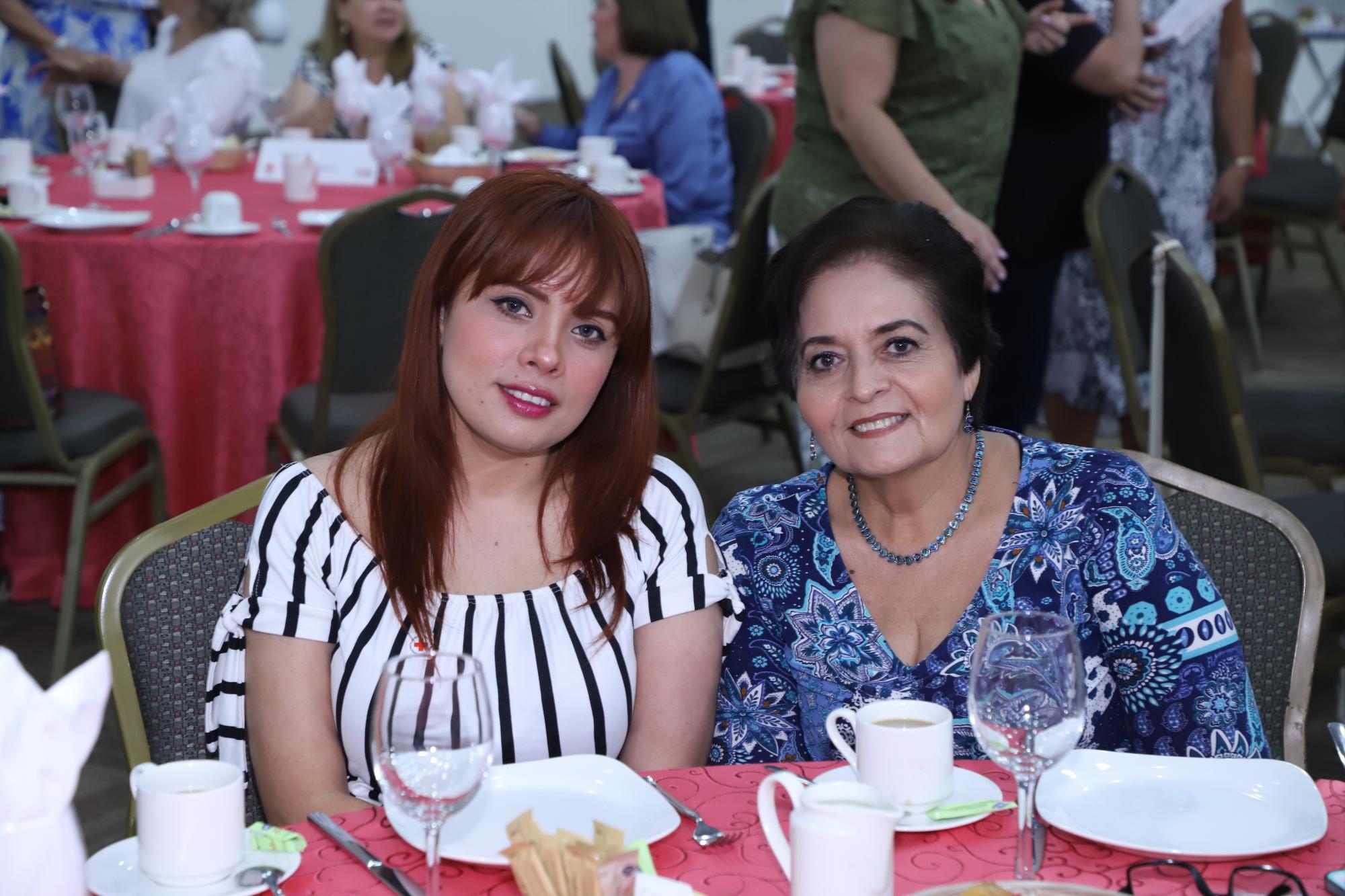 $!Jazmín Alcaraz y Betty Álvarez.
