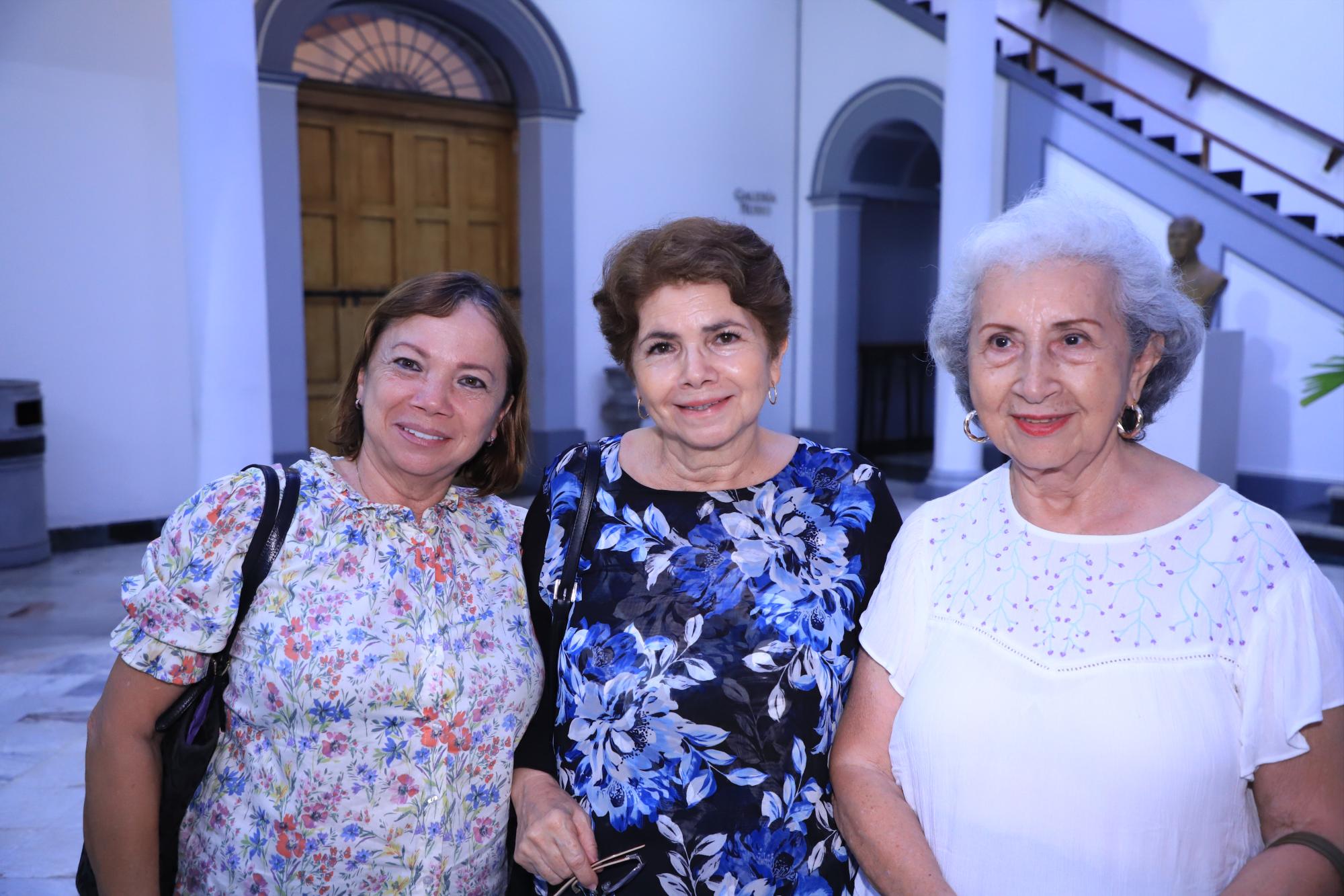 $!Araceli Peraza, Beatriz de Vasconcelos y Adelina Vasconcelos.