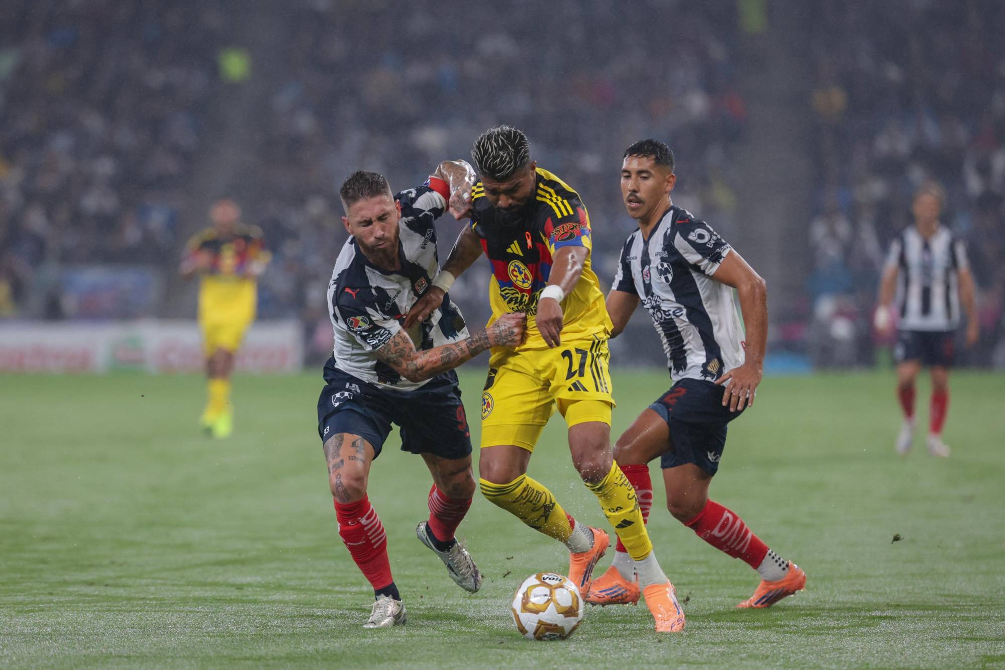 $!Comisión de Árbitros sancionará a silbantes del América vs Rayados tras queja azulcrema