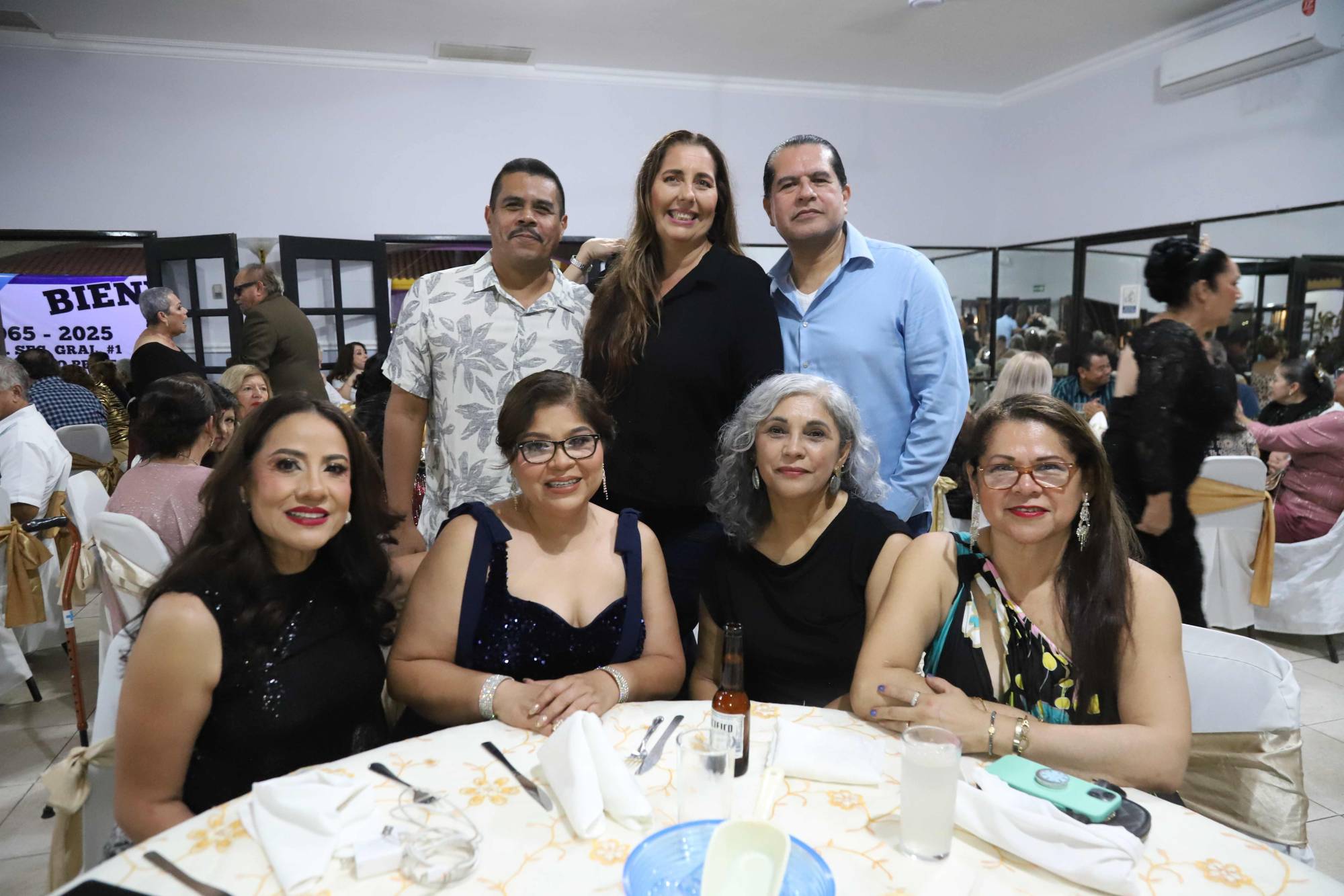 $!Óscar Martínez, Bibiana Santana, Aníbal Zaldívar, Marisol García, Elsa Aguiar, Teresita Borboa y Teresita Angulo.